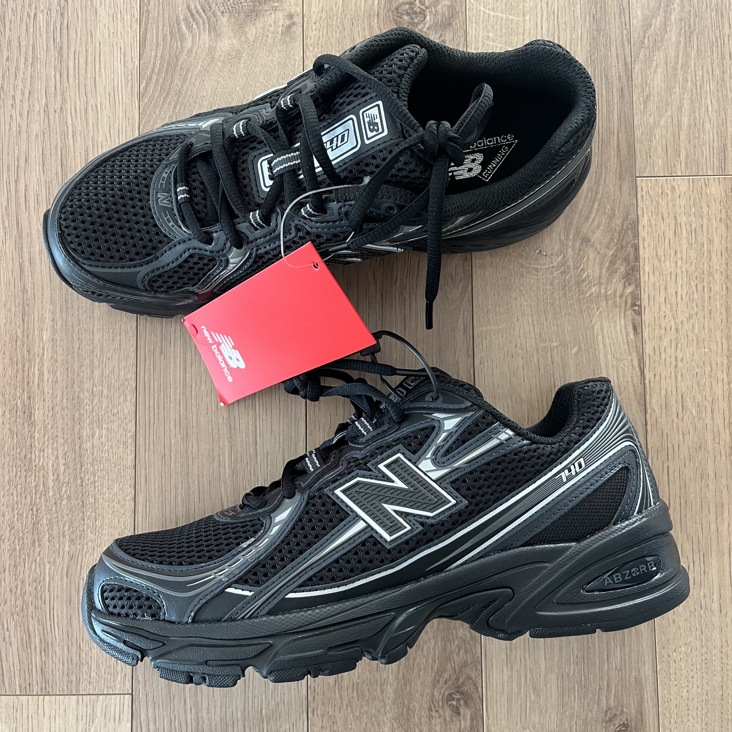 New Balance 740v2 Black Silver Metallic 착용 스타일 - 2