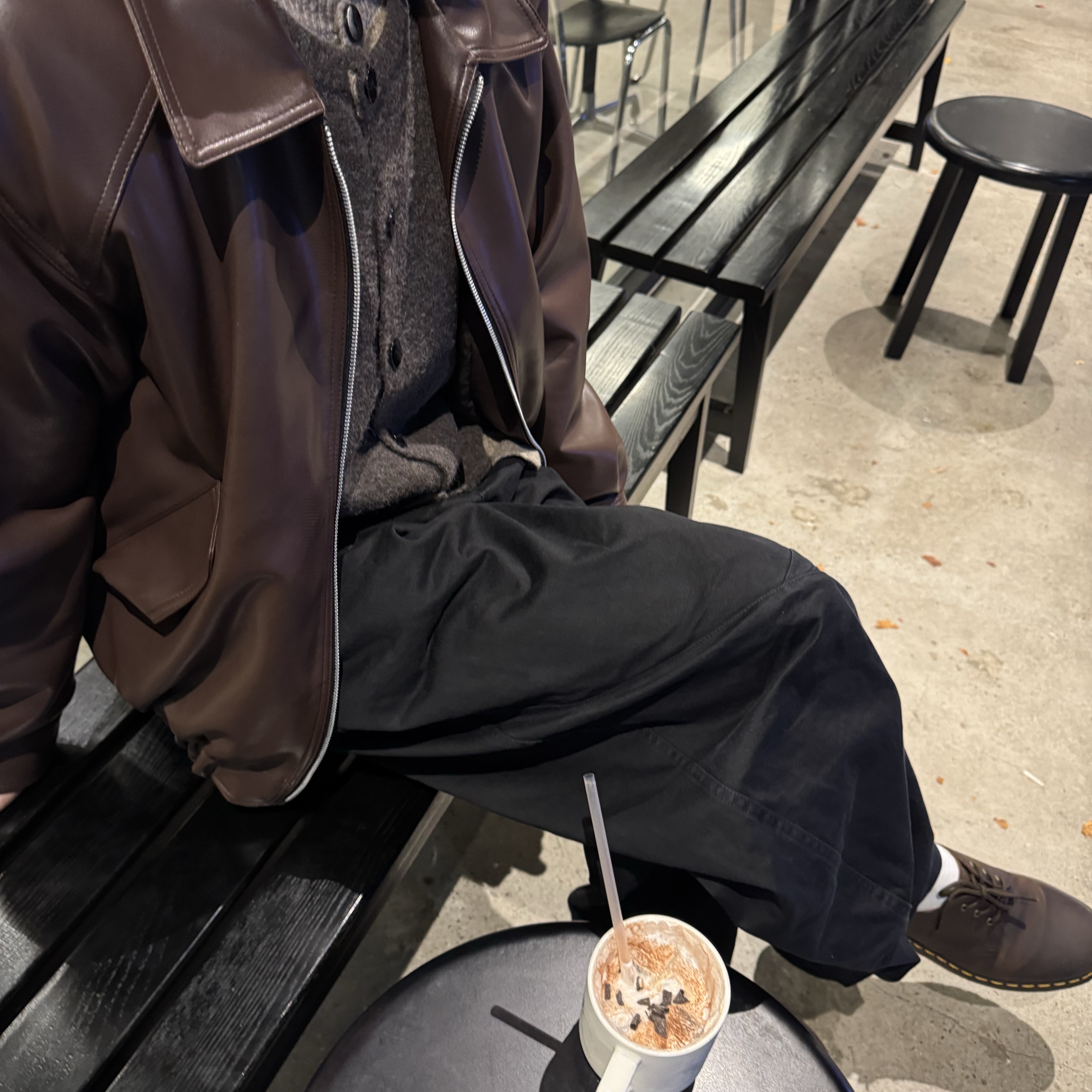 Dr. Martens 1461 Crazy Horse Dark Brown 착용 스타일 - 1