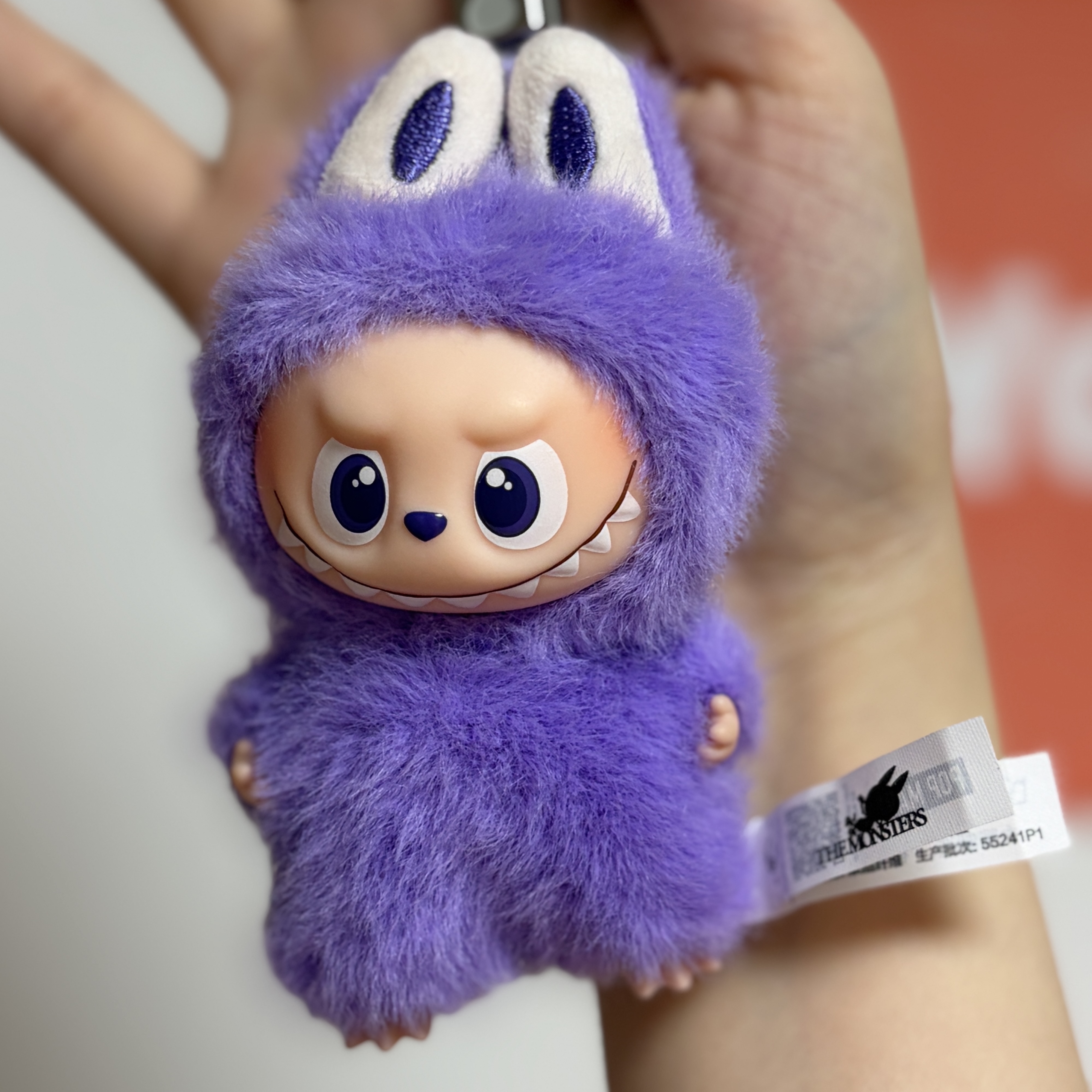 Pop Mart Labubu The Monsters Pin For Love Series Vinyl Plush Pendant (N-Z) T (Opened Case) 착용 스타일