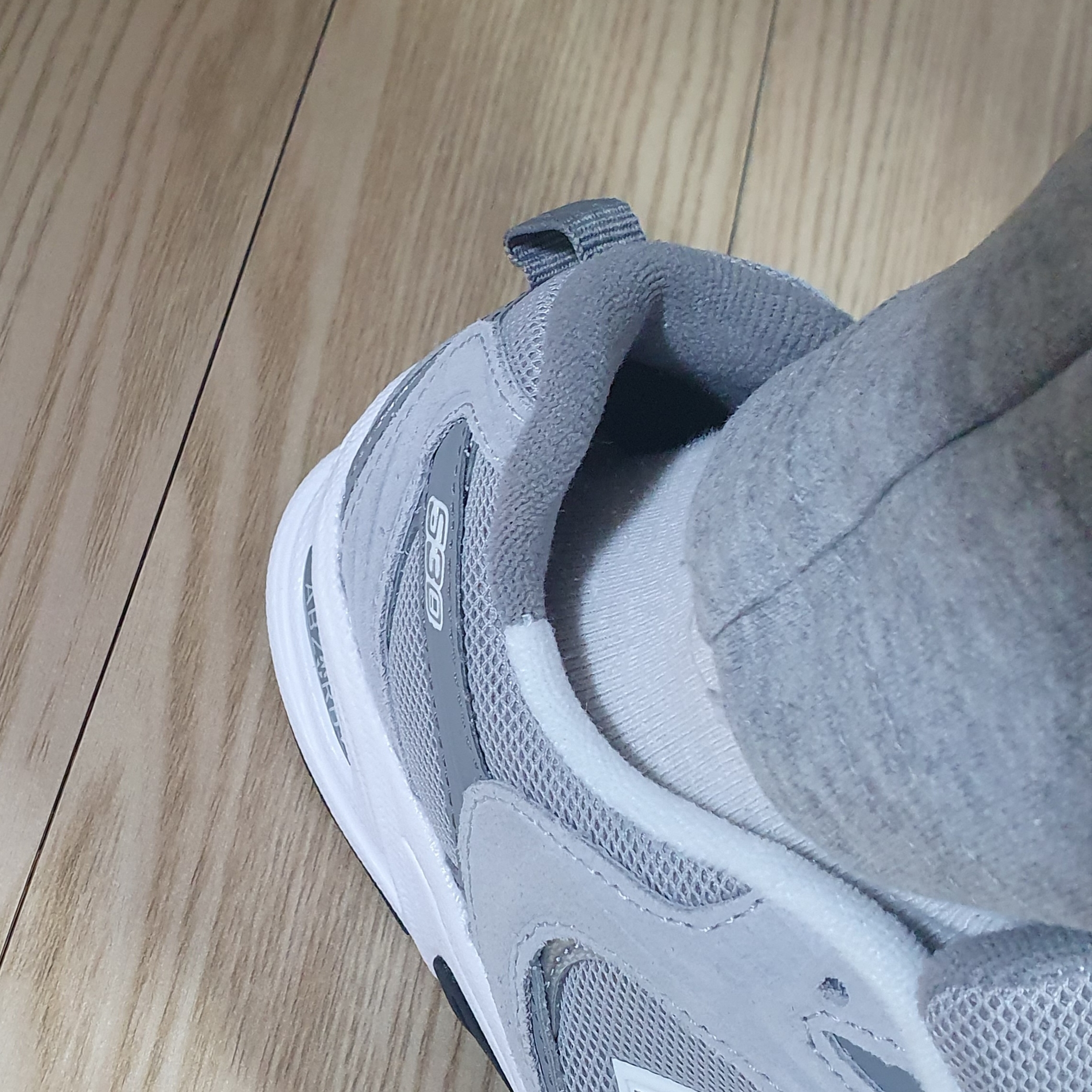 New Balance 530 Grey 착용 스타일