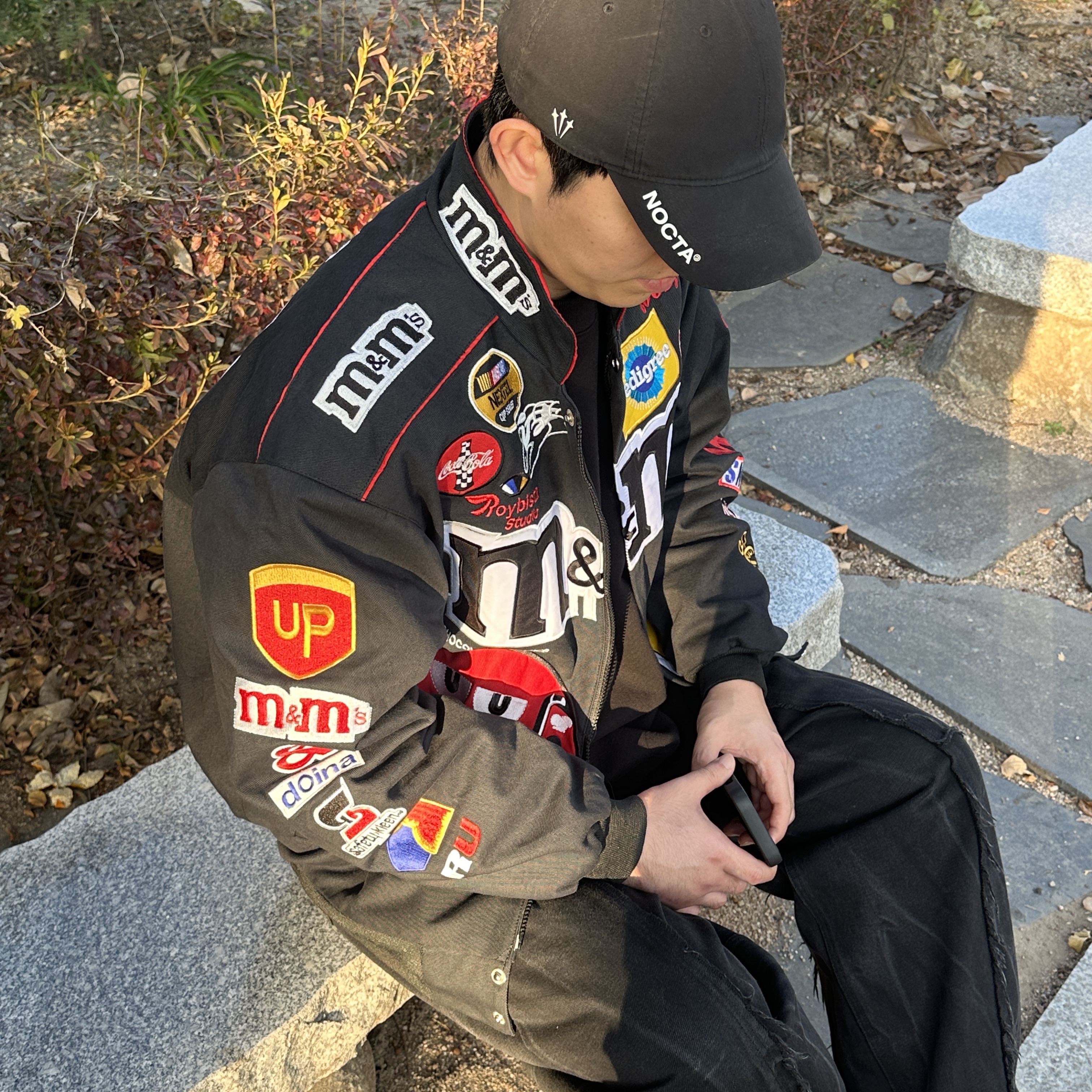 Andersson Bell x Asics Contrast Sweatshirt Black, Nike x Drake Nocta Golf Cap Black 착용 스타일 - 5