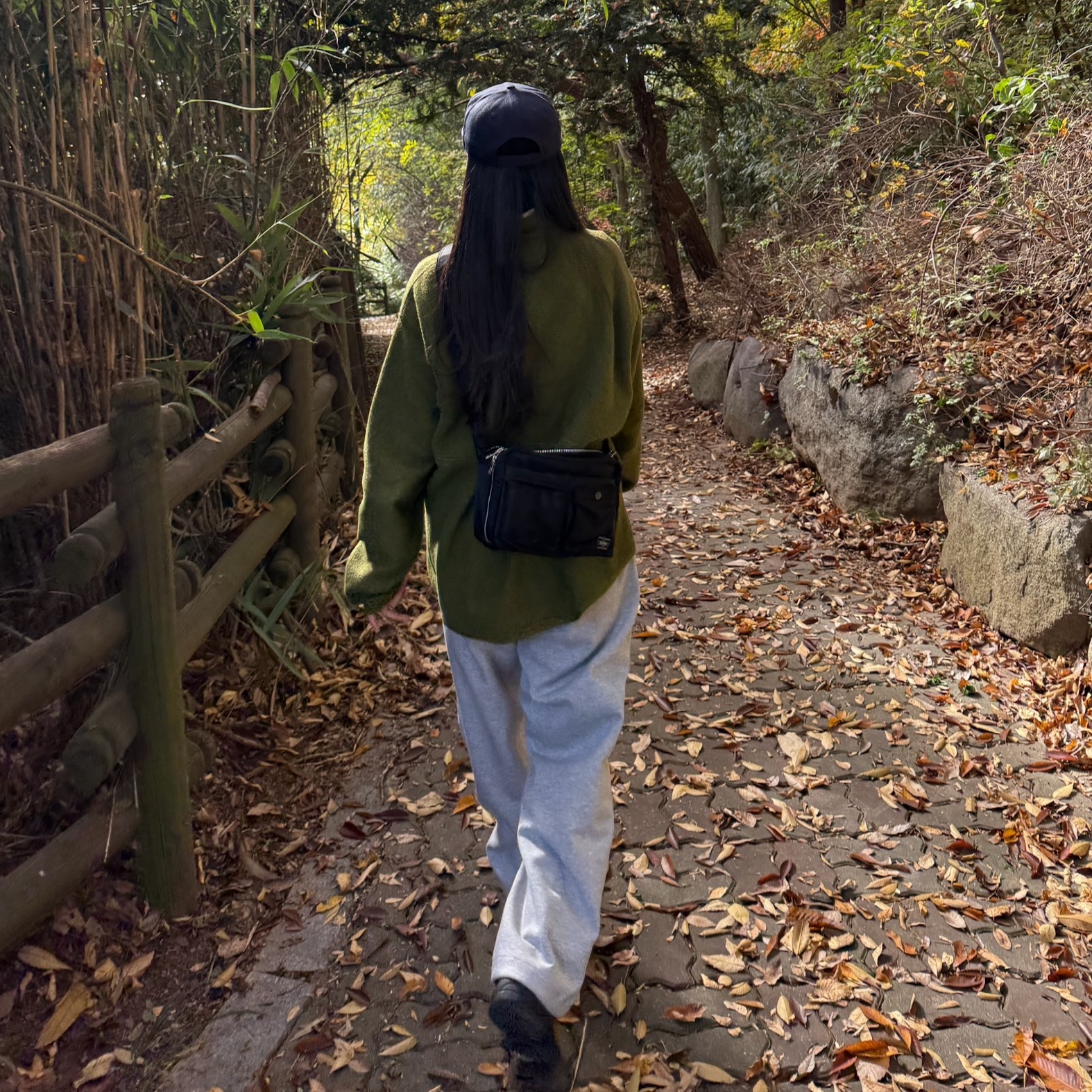 Porter Tanker Shoulder Bag S Black, Uniqlo C Sweat Wide Pants Gray - KR 착용 스타일 - 2