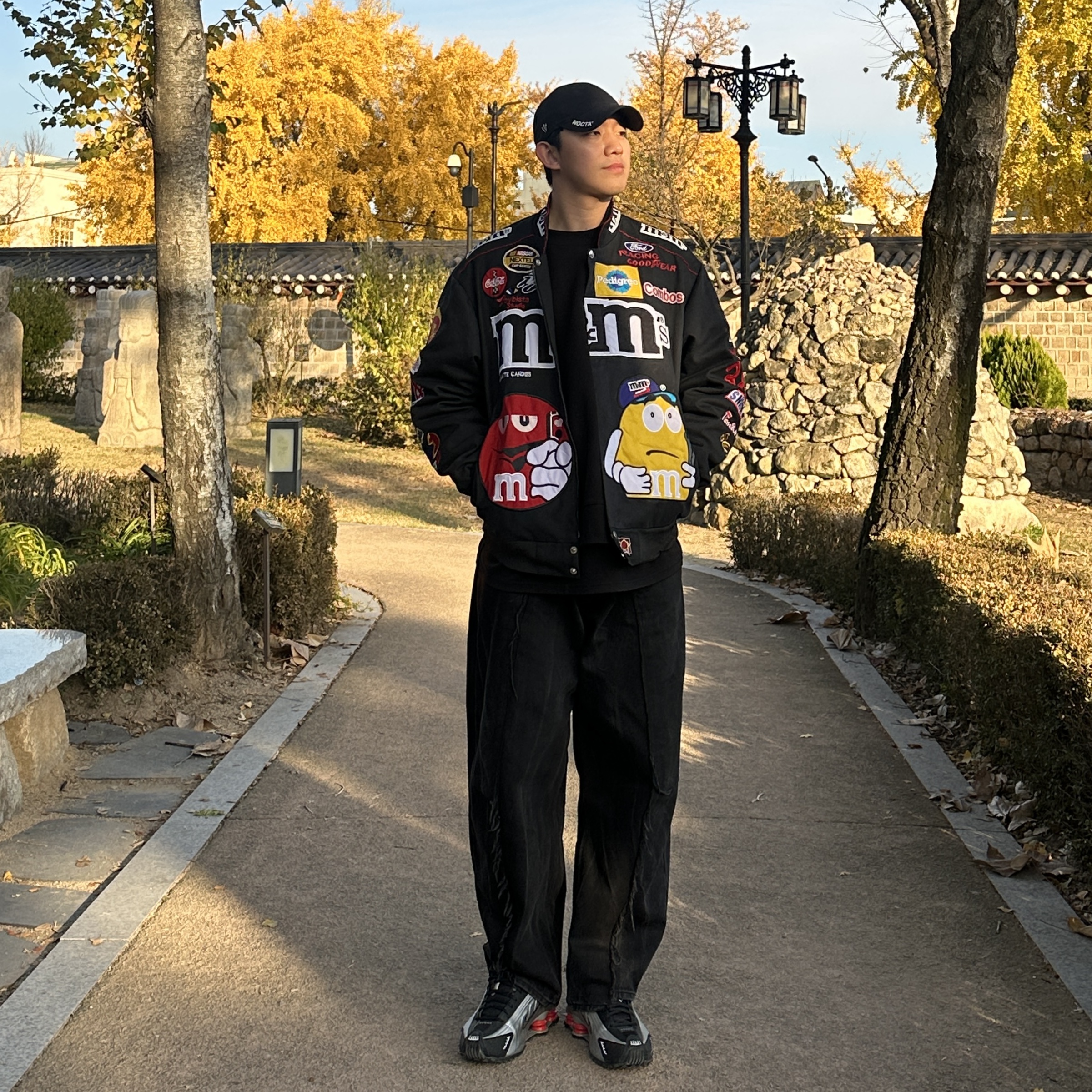 Andersson Bell x Asics Contrast Sweatshirt Black, Nike x Drake Nocta Golf Cap Black 착용 스타일 - 2