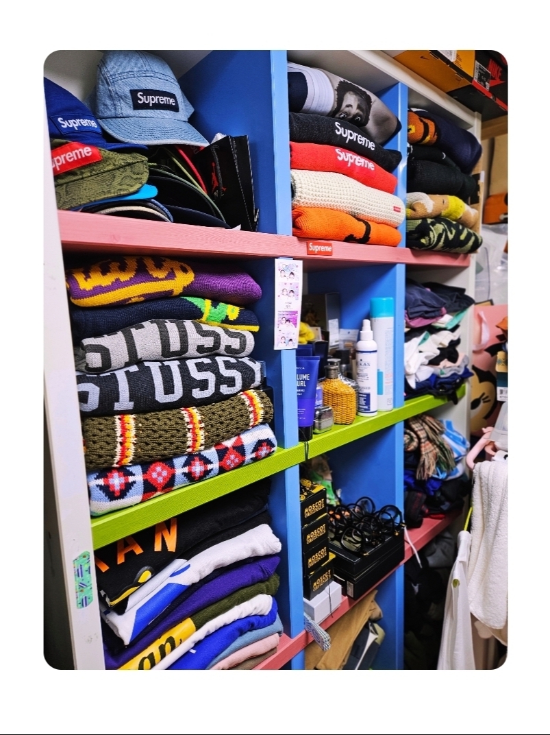 Stussy x Patta Striped Loose Gauge Sweater Olive, Supreme Waffle Small Box Sweater White - 24FW 착용 스타일