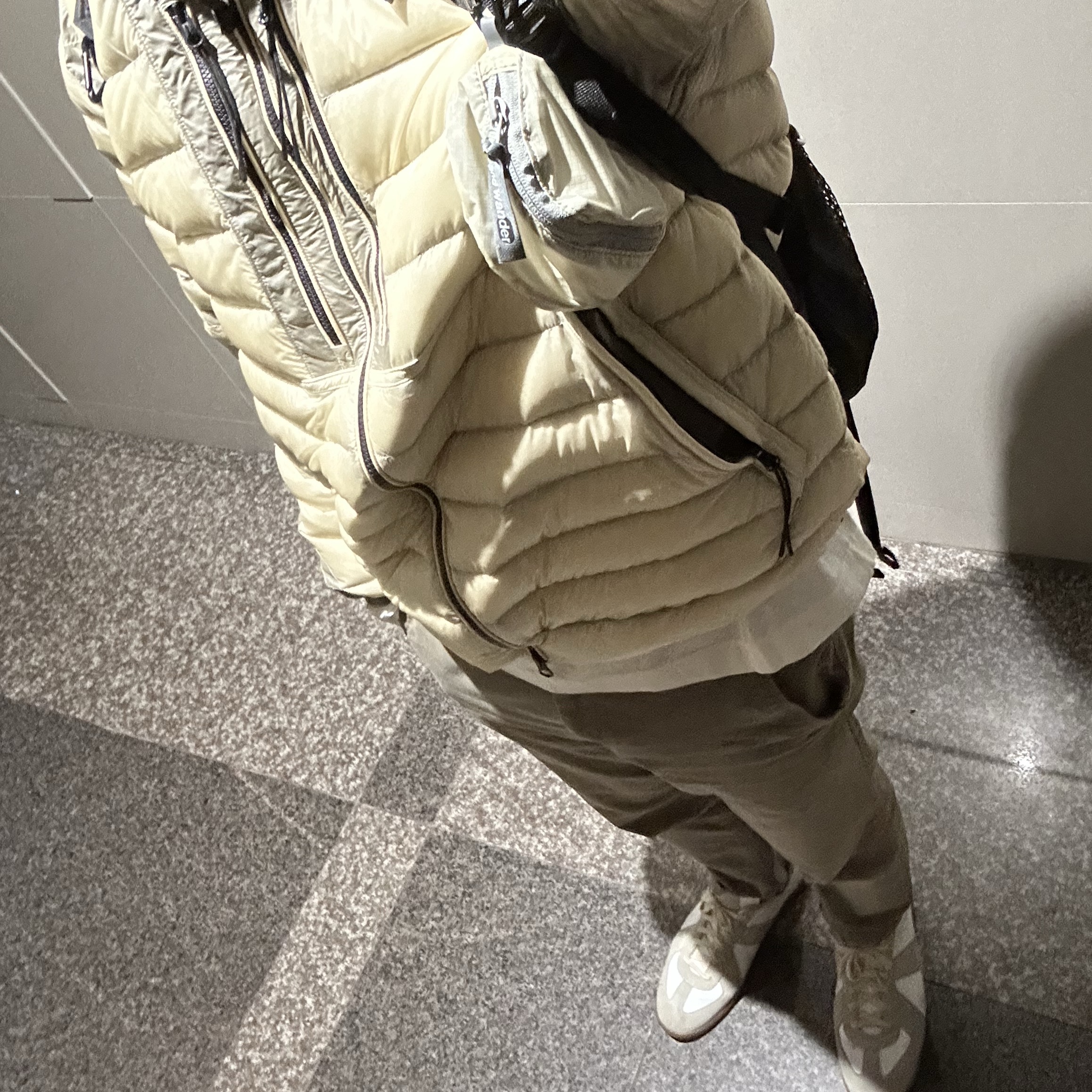 C.P. Company D.D. Shell Goggle Down Jacket Pistachio Shell Beige - 25FW, Maison Margiela Replica Low-top Sock Sneakers White 착용 스타일