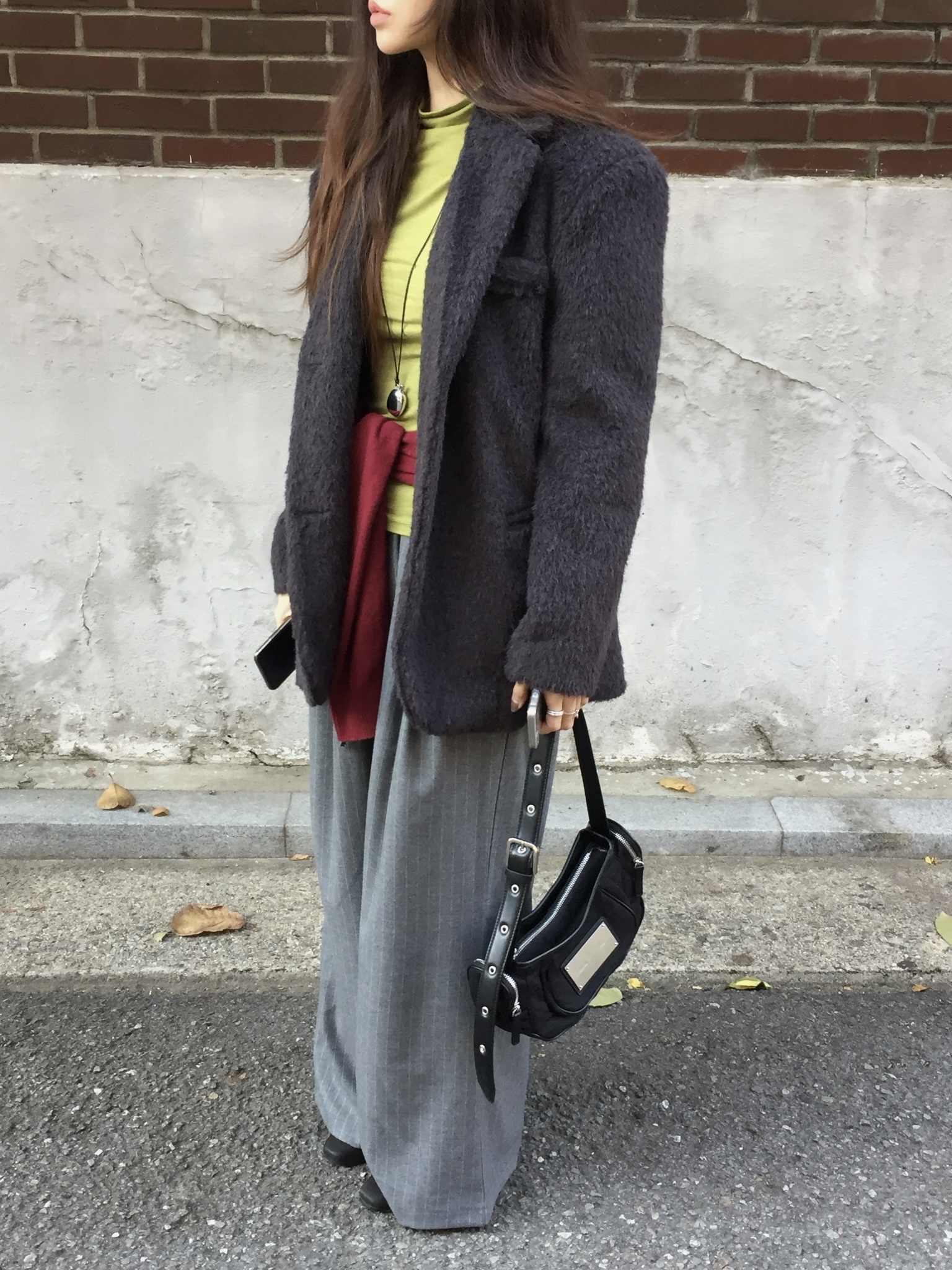 Matin Kim Madeleine Round Bag Black 착용 스타일 - 1