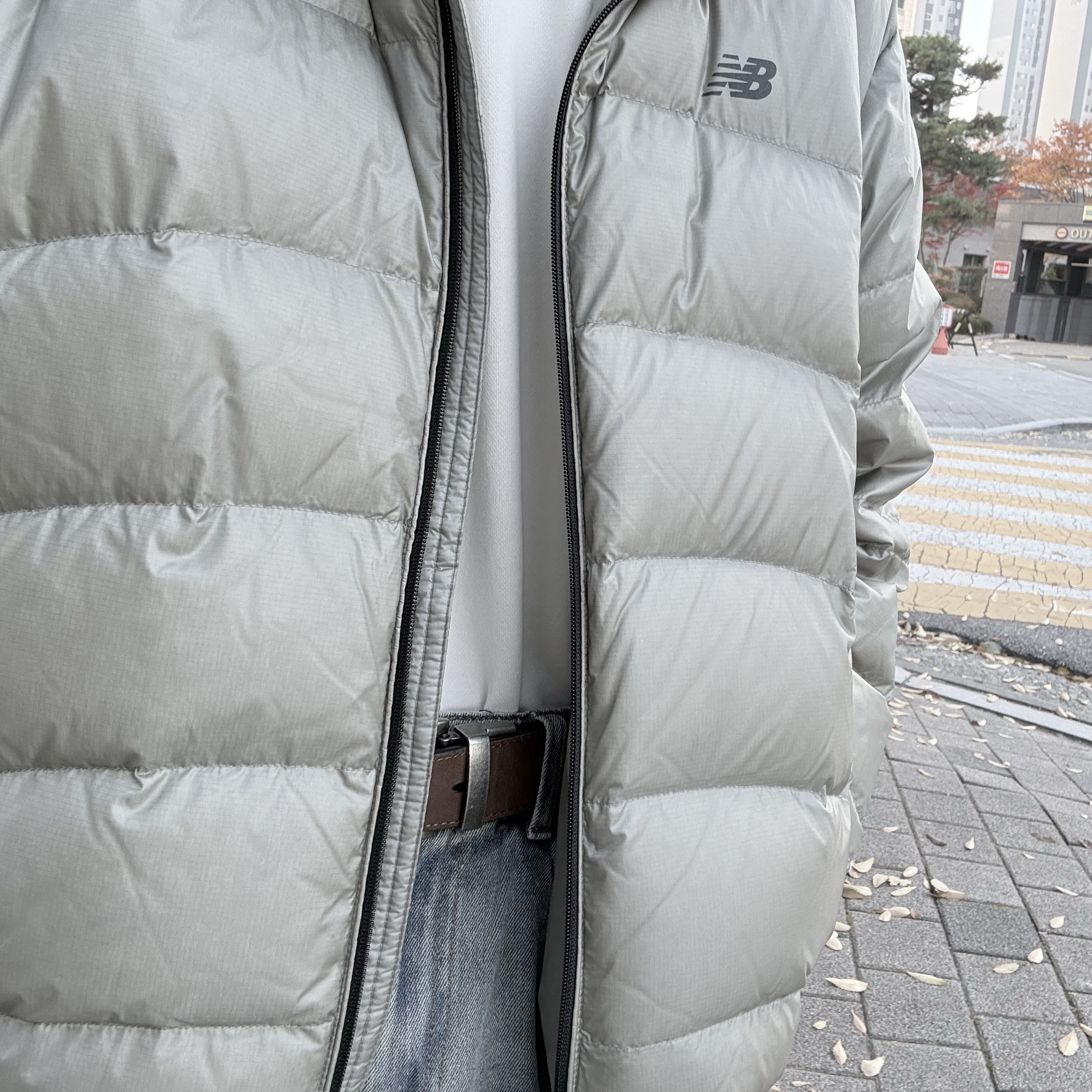 New Balance Flying 77 Superlight Hooded Goose Down Jacket Light Gray, Stussy Basic Stussy LS T-Shirt White 착용 스타일