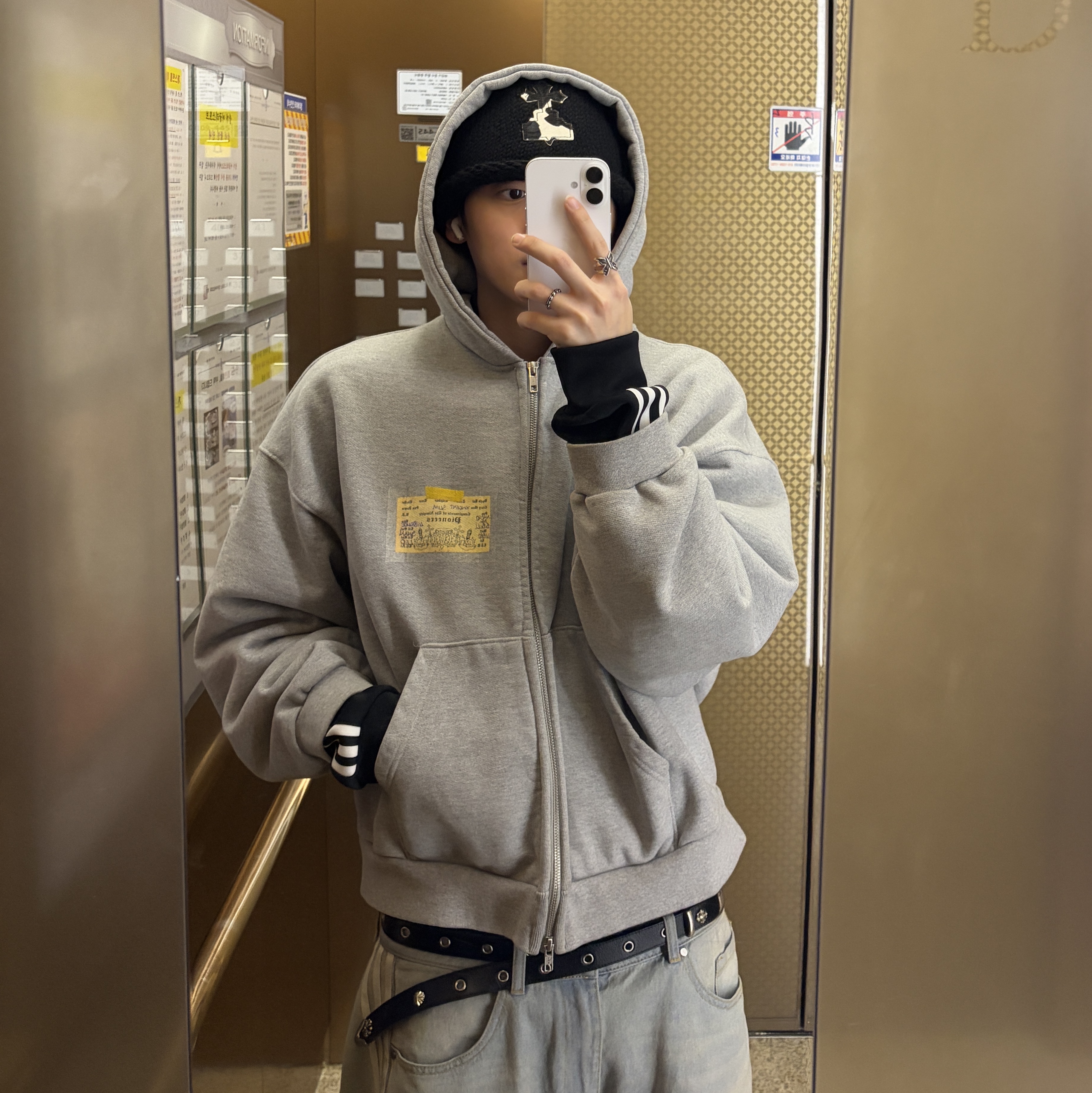 [예약 배송] Awende Pony Hair Knit Beanie 착용 스타일 - 2