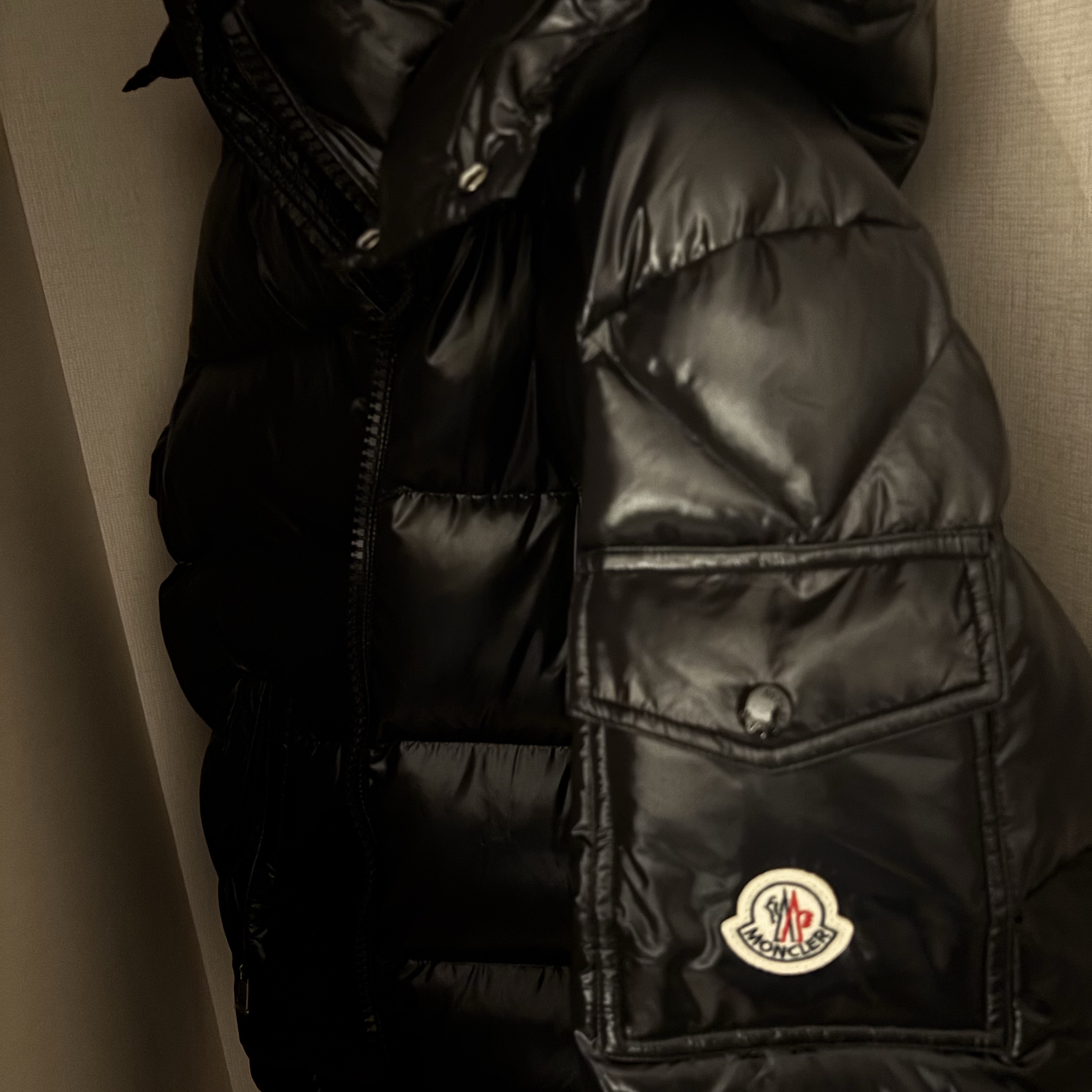 Moncler Maya Short Down Jacket Black - 24FW 착용 스타일 - 2