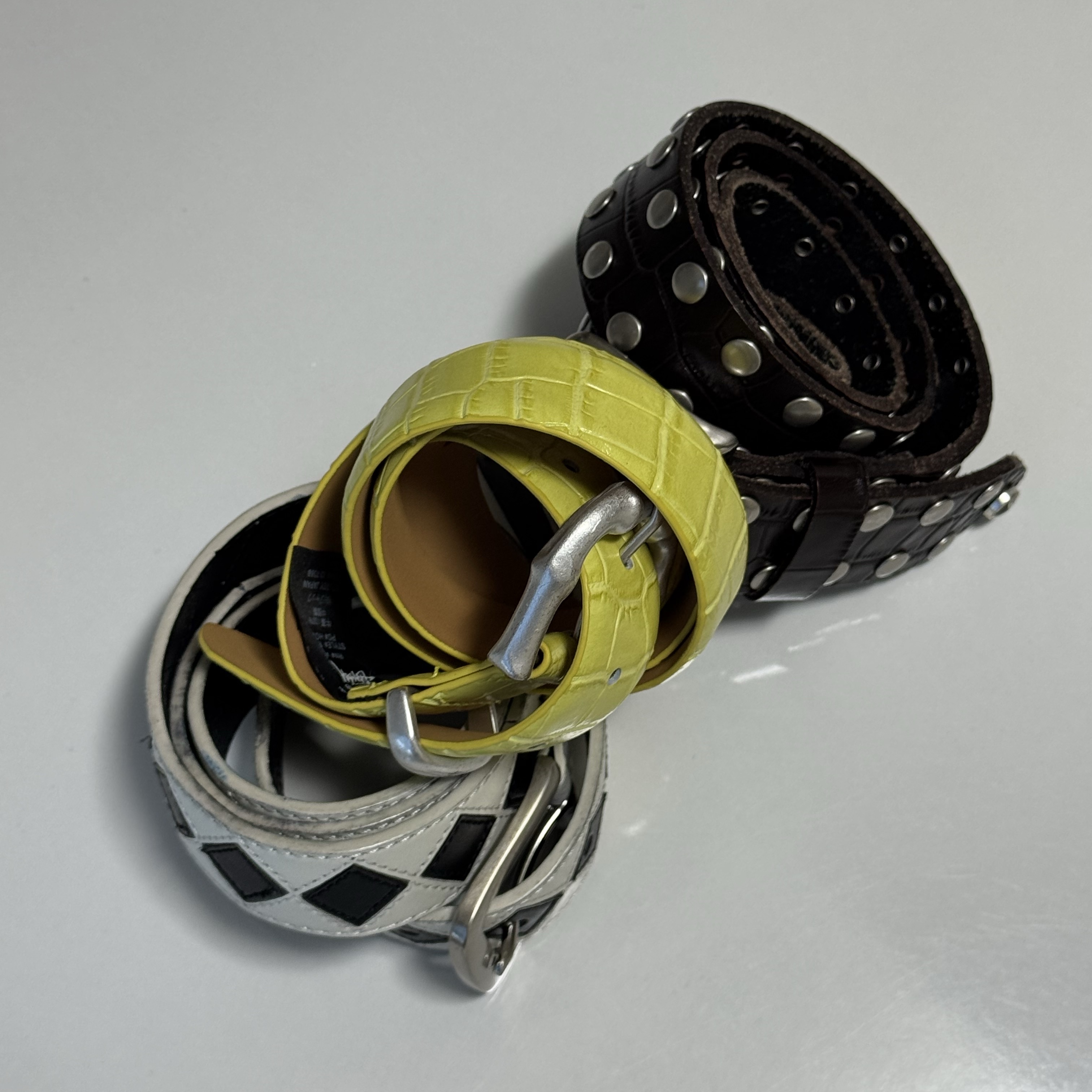 Stussy Bamboo Buckle Belt Citron Croc Pattern, Stussy 8 Ball Studded Belt Brown Textured Leather 착용 스타일