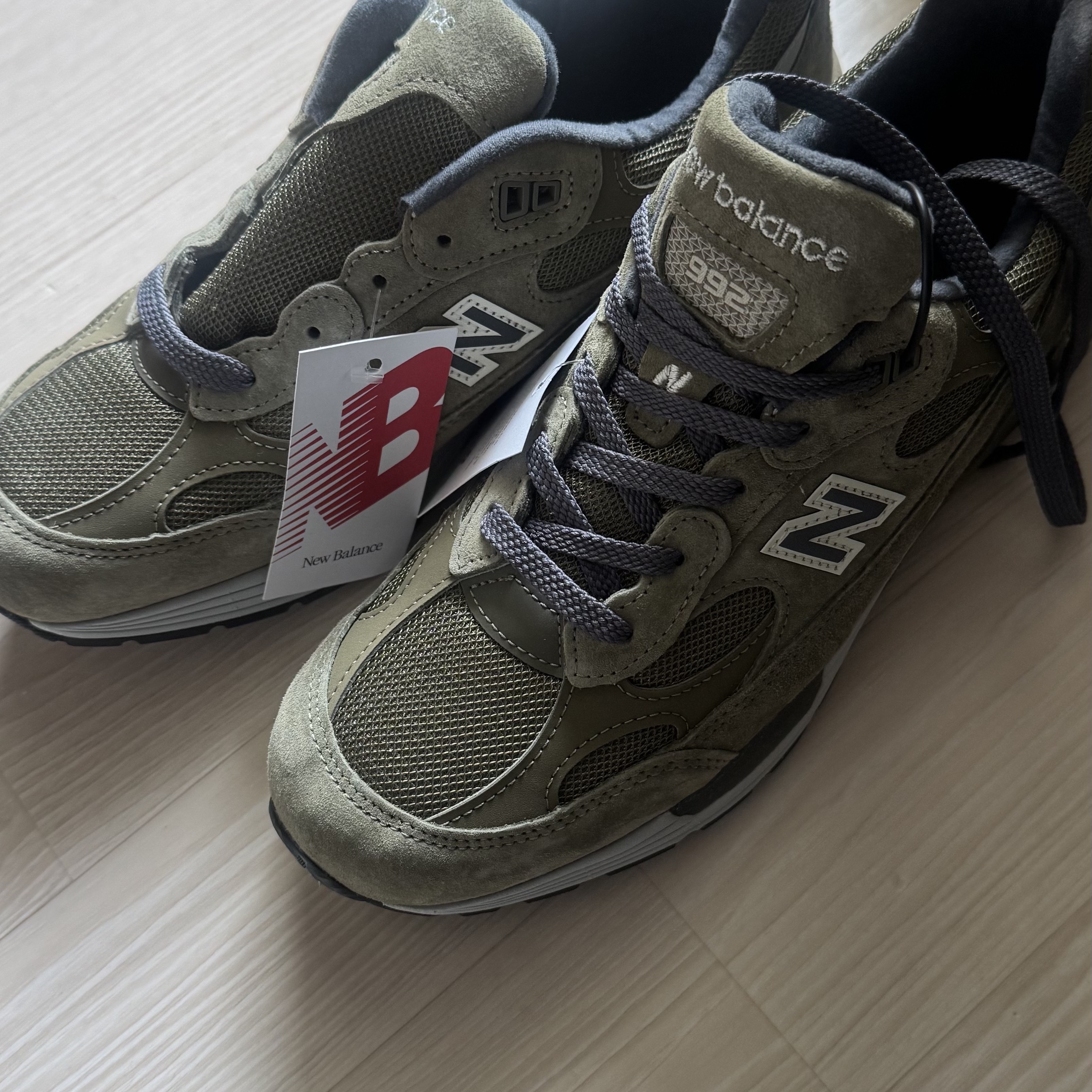 New Balance 992 Made in USA Dark Camo Covert Green - D Standard 착용 스타일