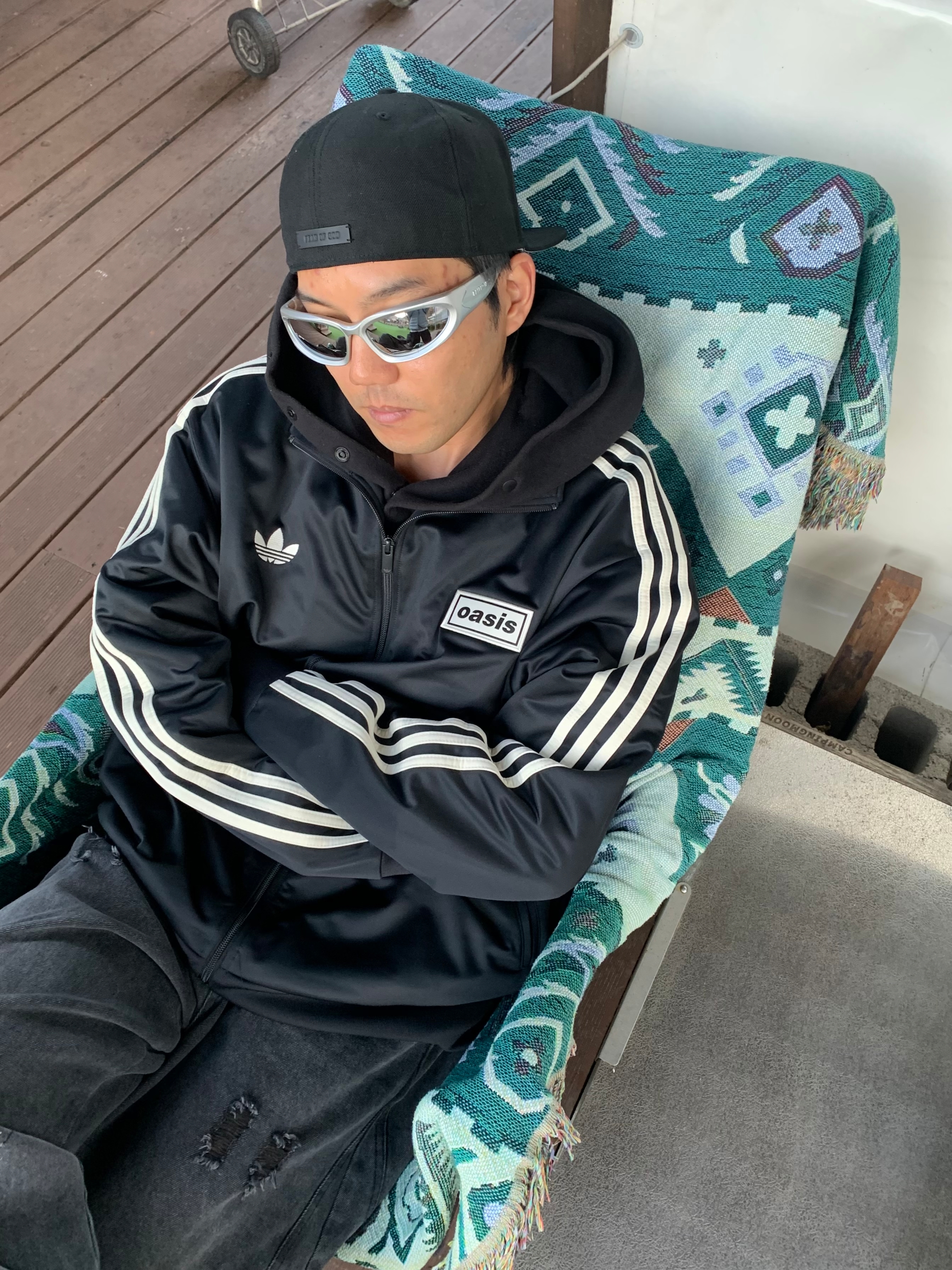 Adidas x Oasis Tour Firebird Track Top Black - KR Sizing, Balenciaga Defender Sneakers Black 착용 스타일 - 2