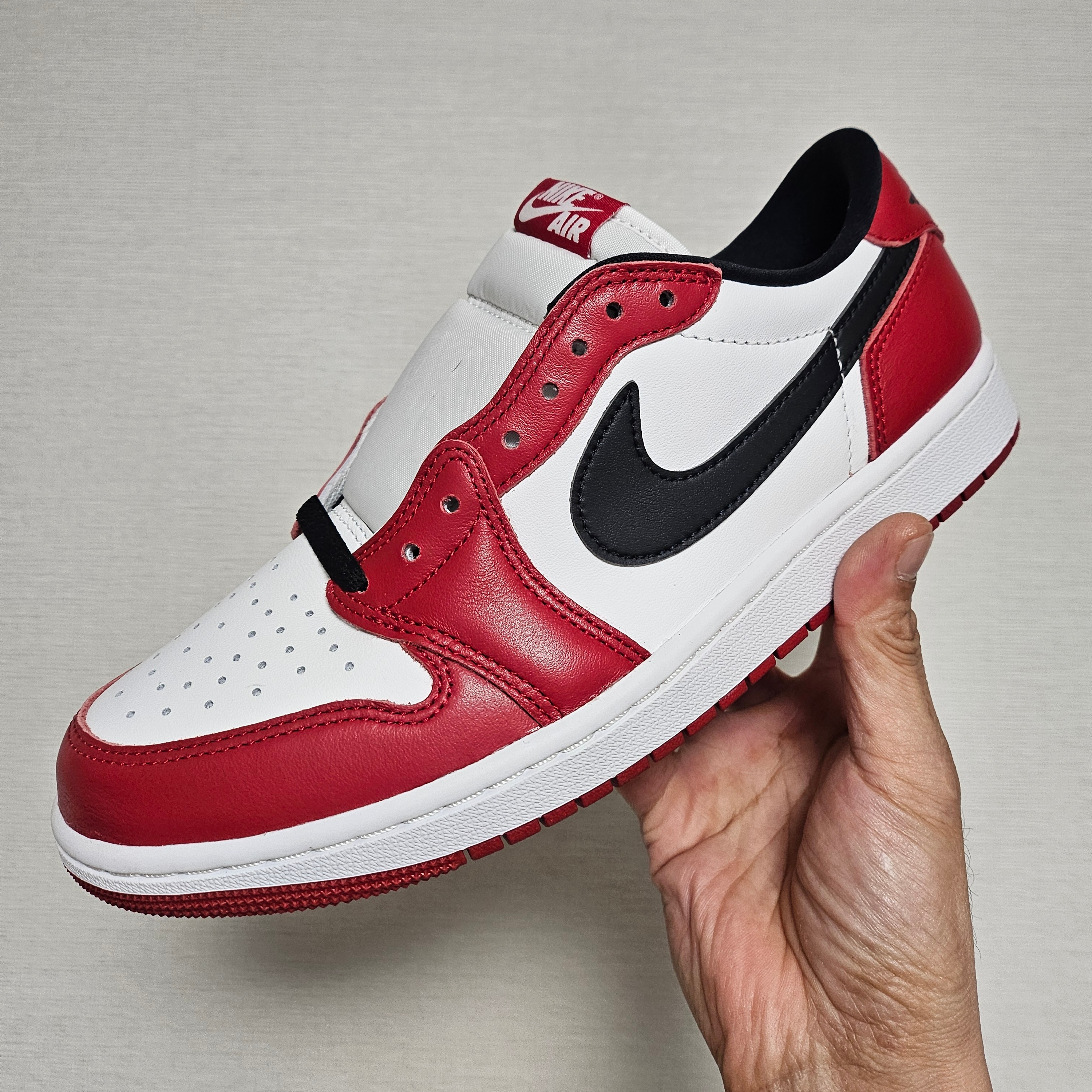 Jordan 1 Retro Low OG Chicago 착용 스타일 - 1