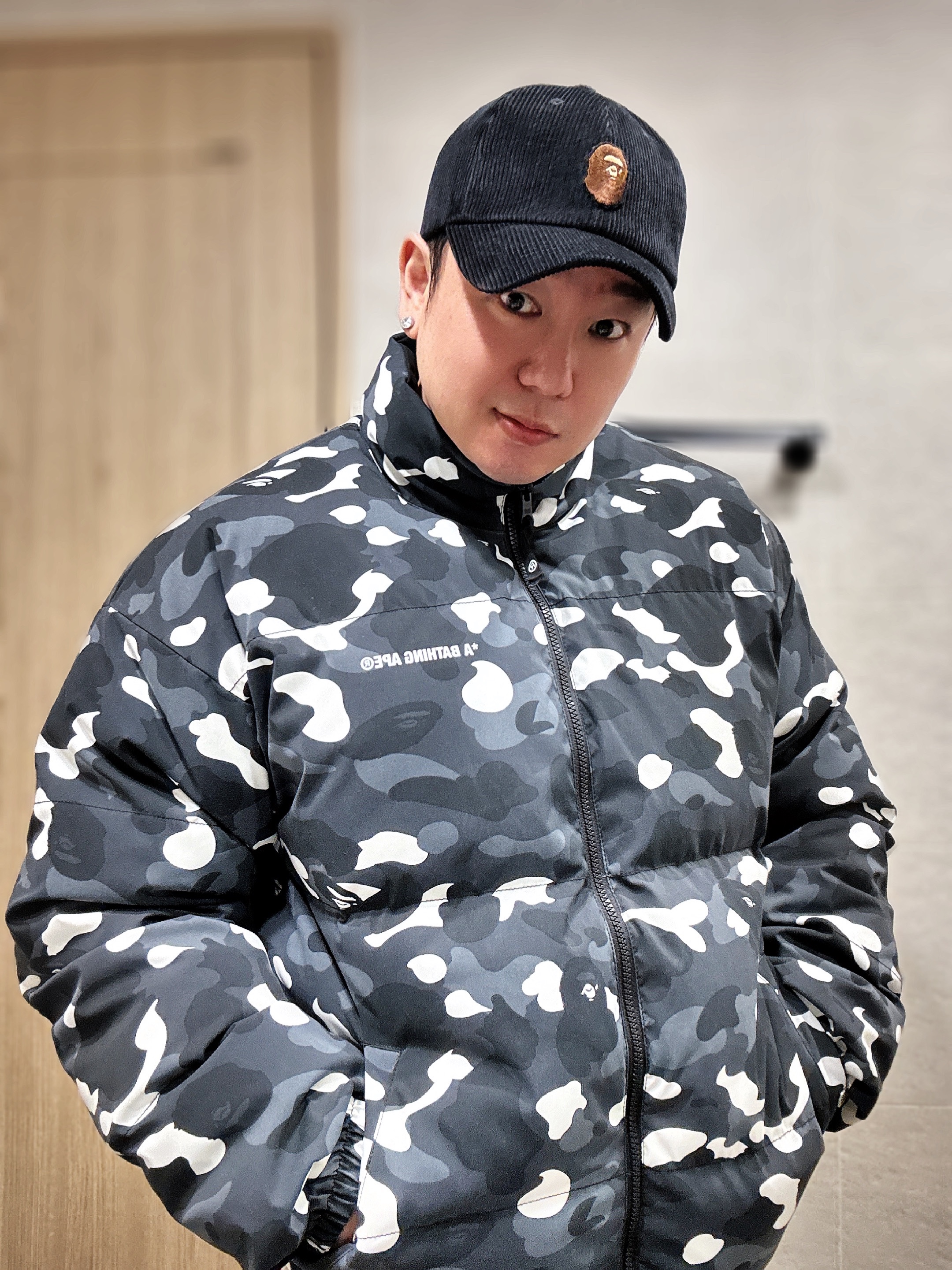 BAPE City Camo Reversible Down Jacket Black, BAPE Ape Head Corduroy Cap Black 착용 스타일 - 1