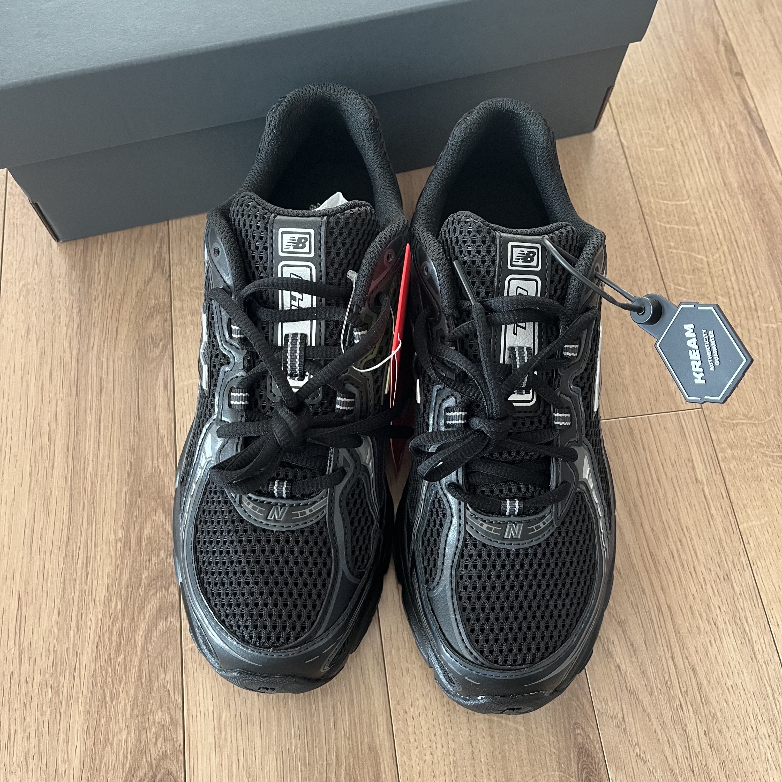 New Balance 740v2 Black Silver Metallic 착용 스타일 - 1