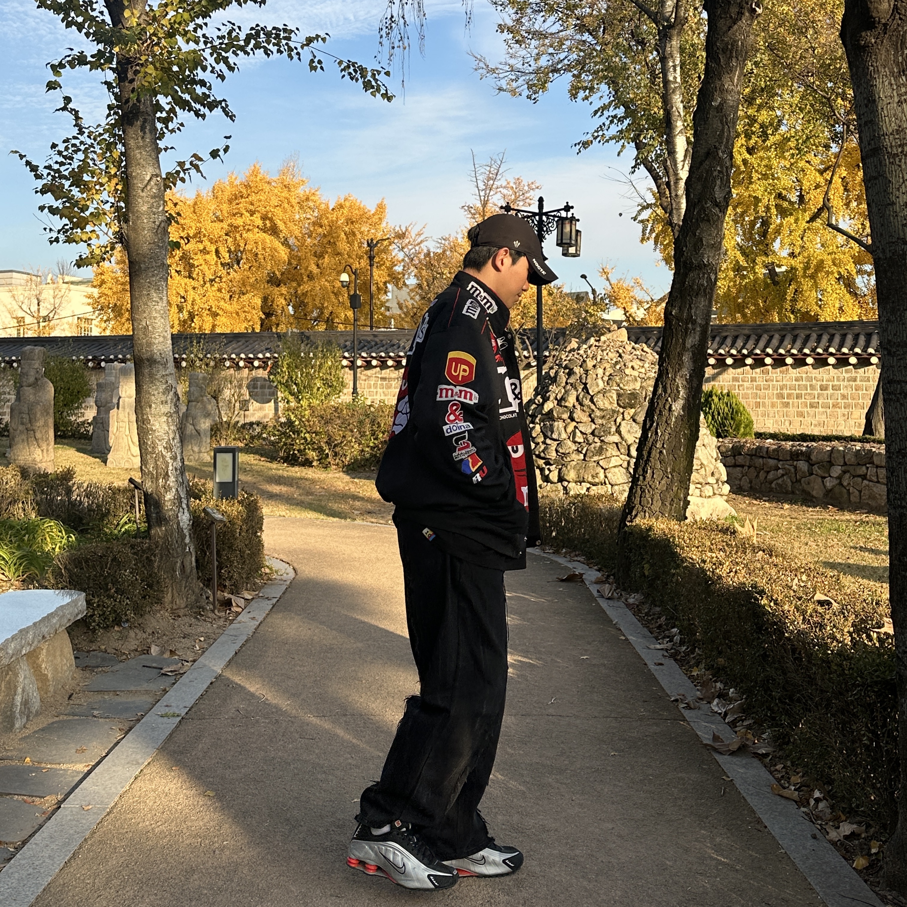 Andersson Bell x Asics Contrast Sweatshirt Black, Nike x Drake Nocta Golf Cap Black 착용 스타일 - 3