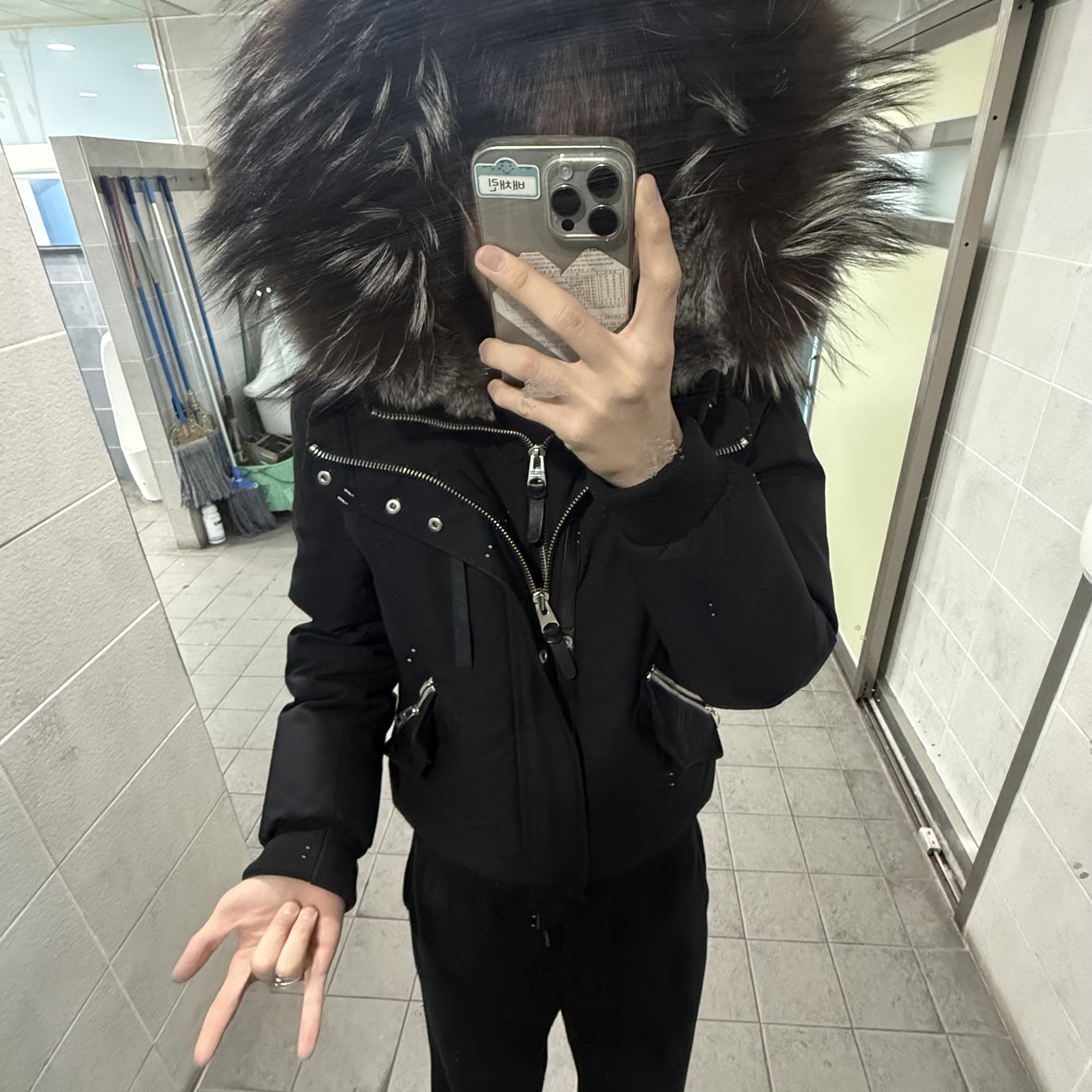 Mackage Dixon 2-In-1 Nordic Tech Down Bomber with Silver Fox Fur Black Silver 착용 스타일