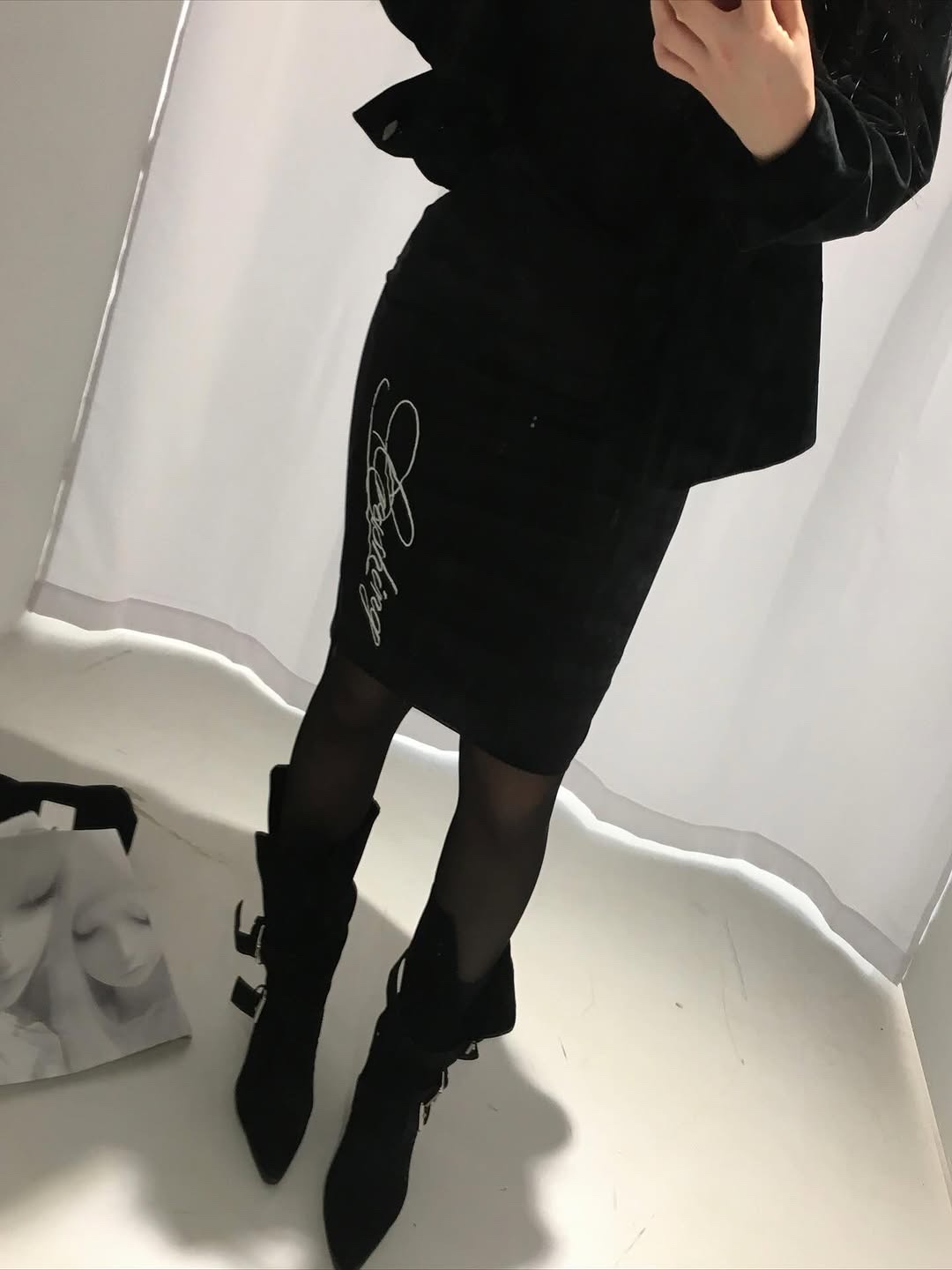 [KREAM 단독] Bonnae Slit zip skirt Black, [KREAM 단독] Bonnae Slit zip skirt Ivory 착용 스타일