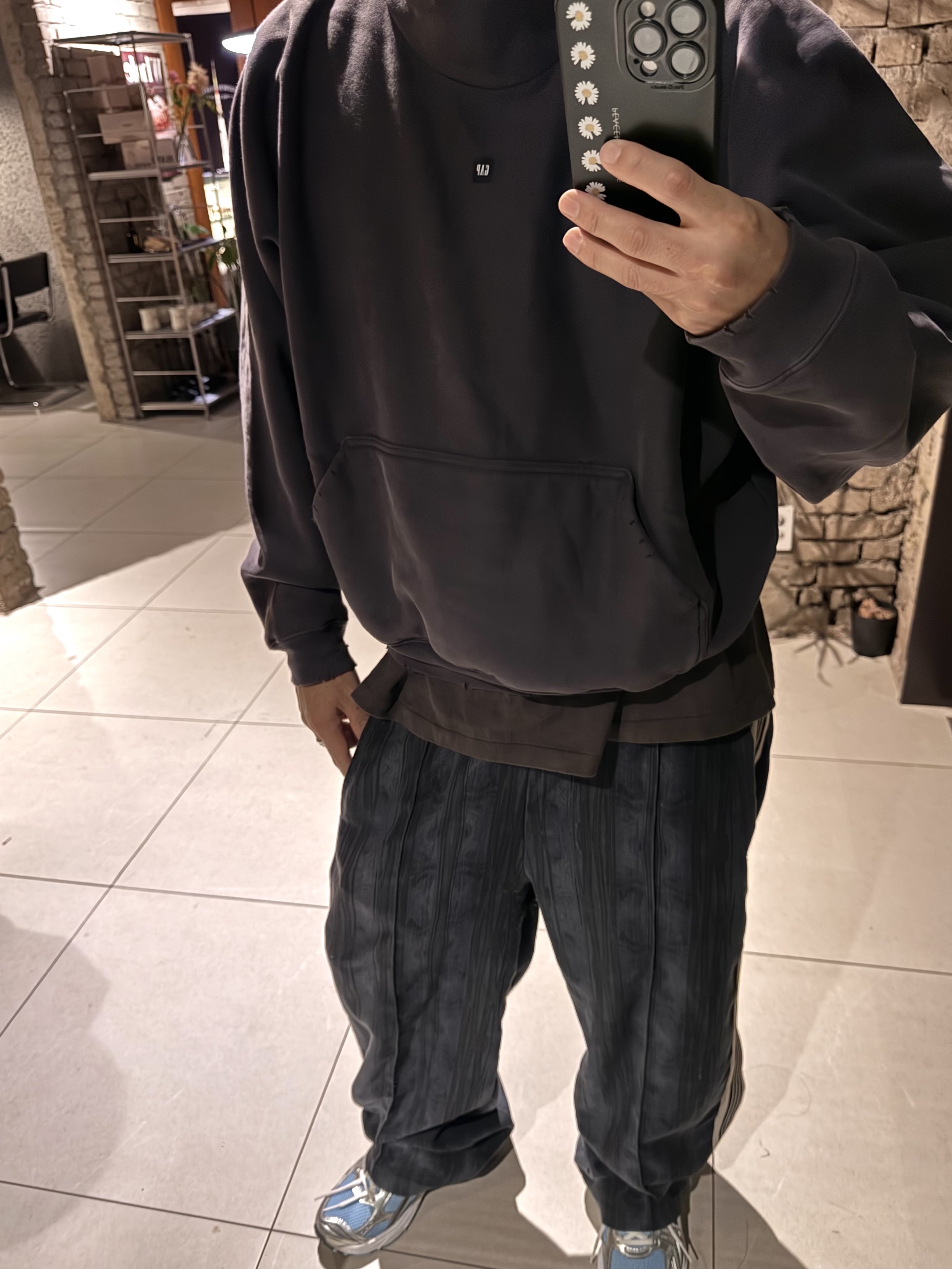 Yeezy Gap Engineered By Balenciaga High Neck Sweater Dark Grey 착용 스타일