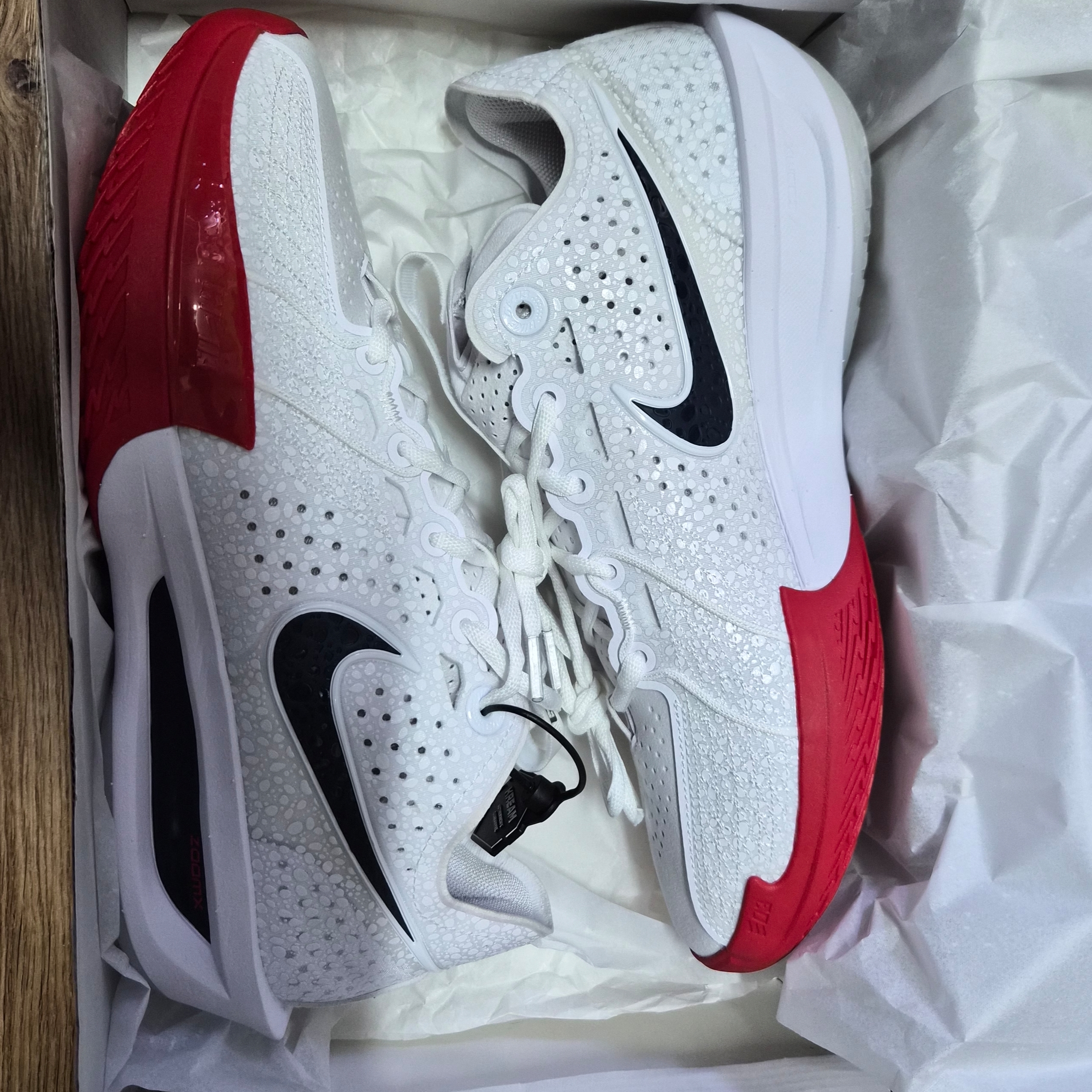 Nike Air Zoom GT Cut 3 EP White Sport Red 착용 스타일