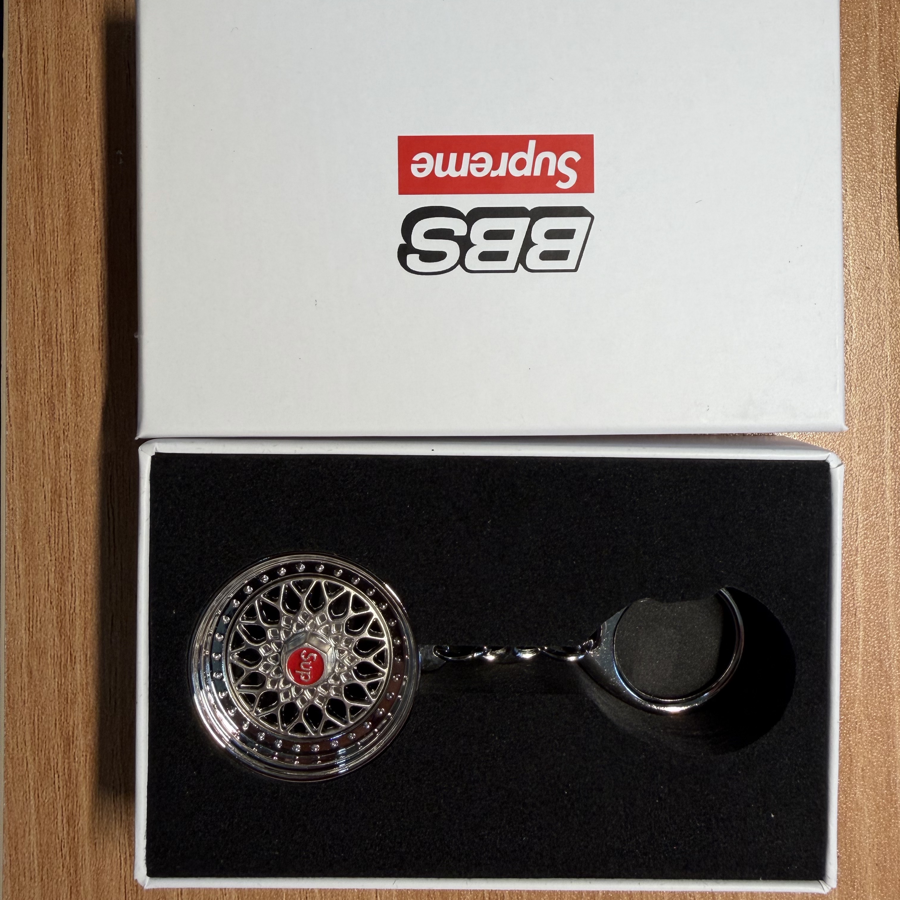 Supreme x BBS RS Rim Keychain Chrome - 25FW 착용 스타일 - 1