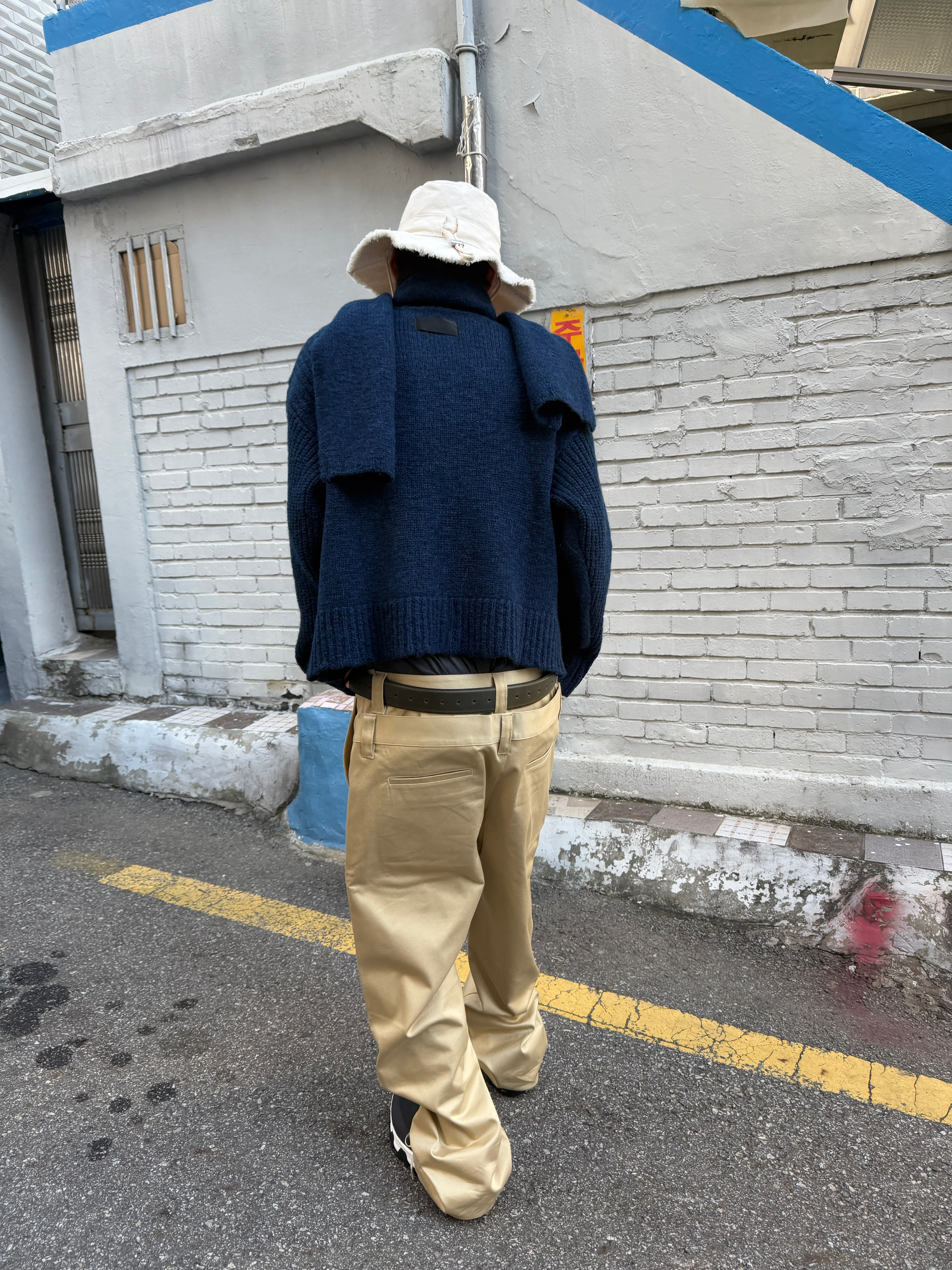 On Running x Post Archive Faction (Paf) Cloudmonster Hyper Black, Jacquemus Le Bob Artichaut Bucket Hat Off White 착용 스타일 - 7