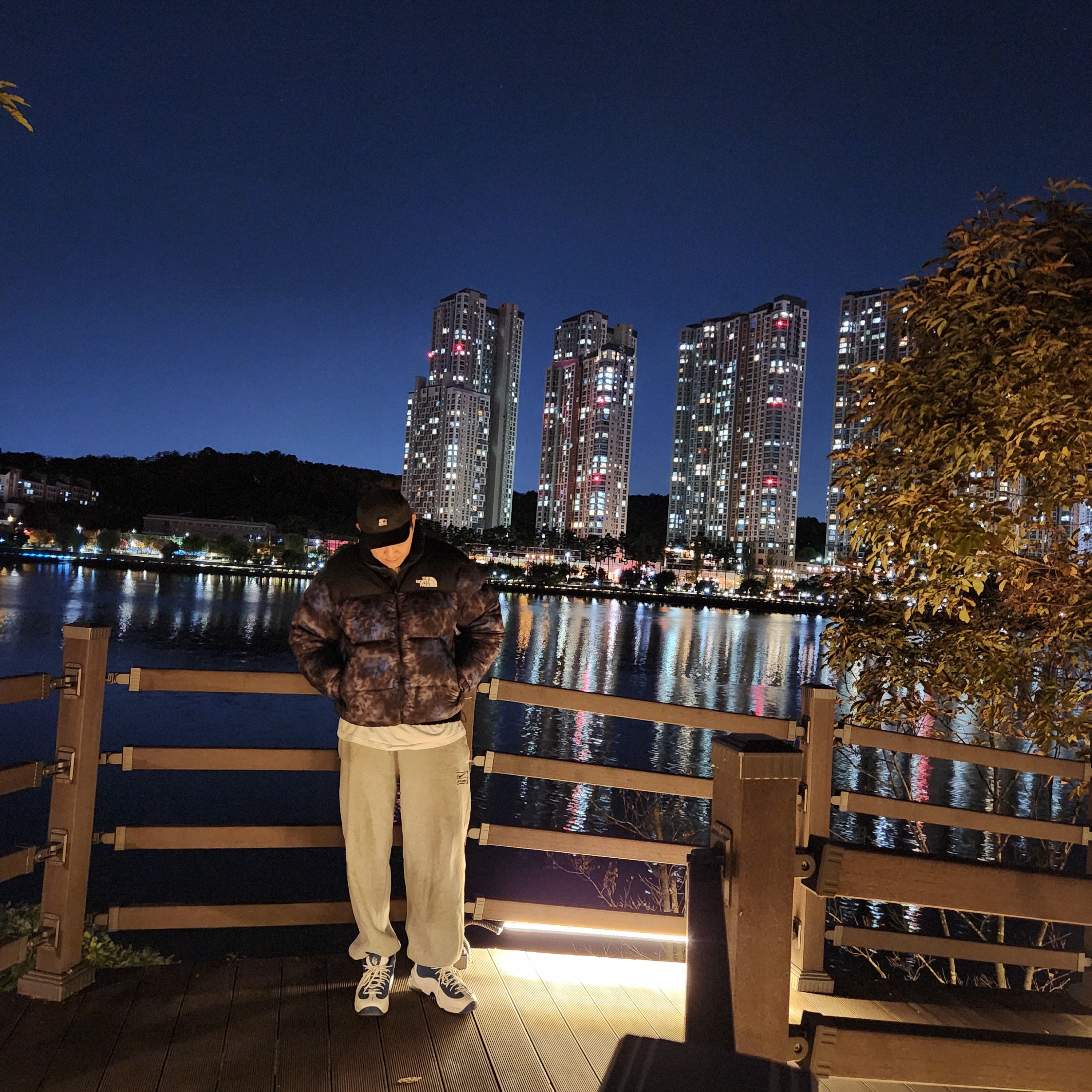 Nike Air Penny II Atlantic Blue, The North Face 1996 Novelty Nuptse Jacket Deep and Deep Navy 착용 스타일 - 2