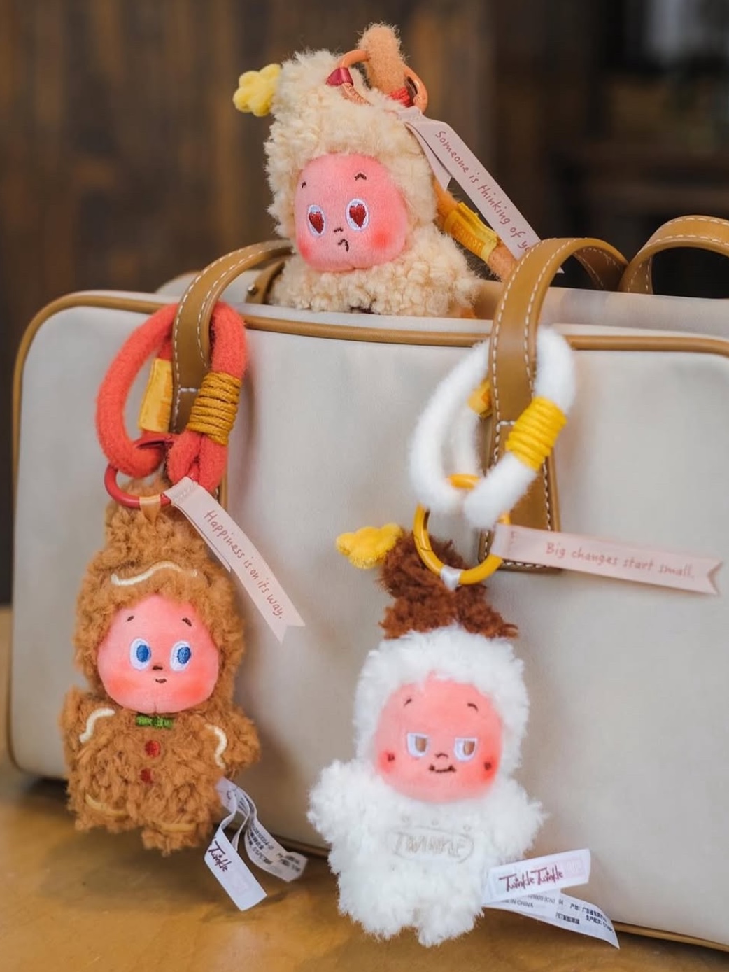 Pop Mart Twinkle Twinkle Savor the Moment Series-Fresh-Baked Mini Cookies Plush Pendant Vanilla Crunch (Opened Case), Pop Mart Twinkle Twinkle Savor the Moment Series-Fresh-Baked Mini Cookies Plush Pendant Coconut Crisp (Opened Case) 착용 스타일