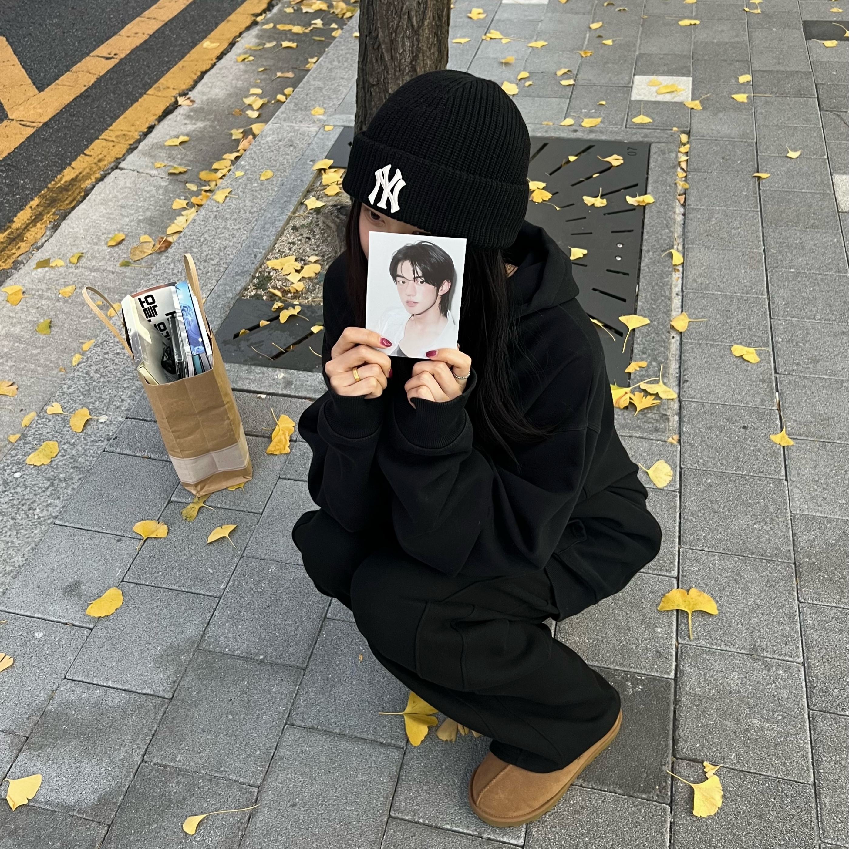(W) UGG Tasman Slipper Chestnut, Stussy Basic Stussy Hoodie Black 착용 스타일 - 1