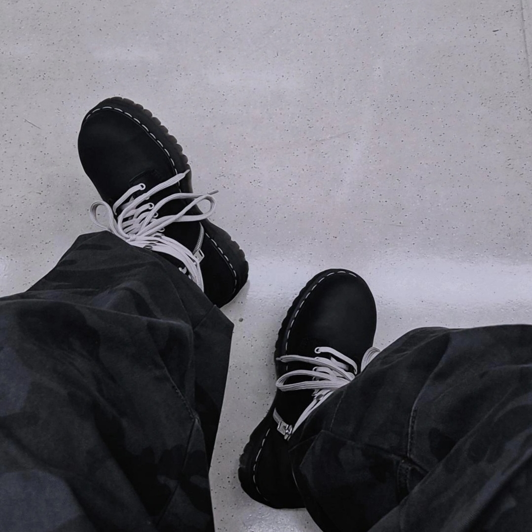 Dr. Martens x Rick Owens Quad Sole Steel Toe Boots Black 착용 스타일 - 4