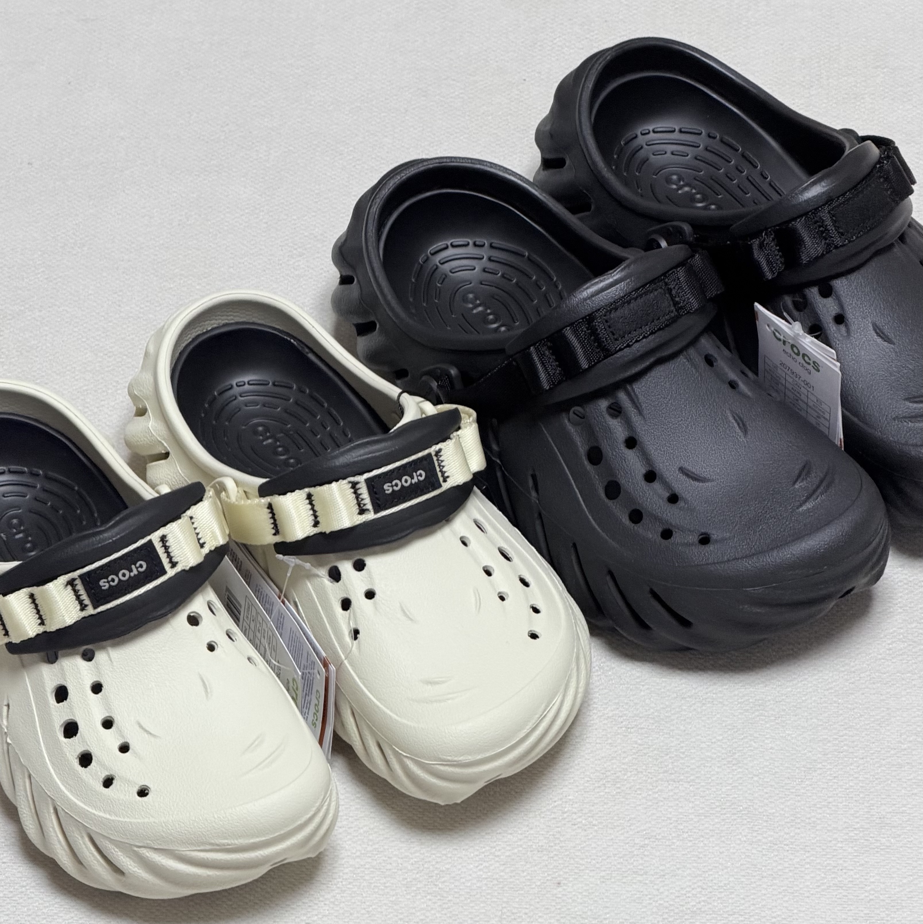 Crocs Echo Clog Bone Black 착용 스타일