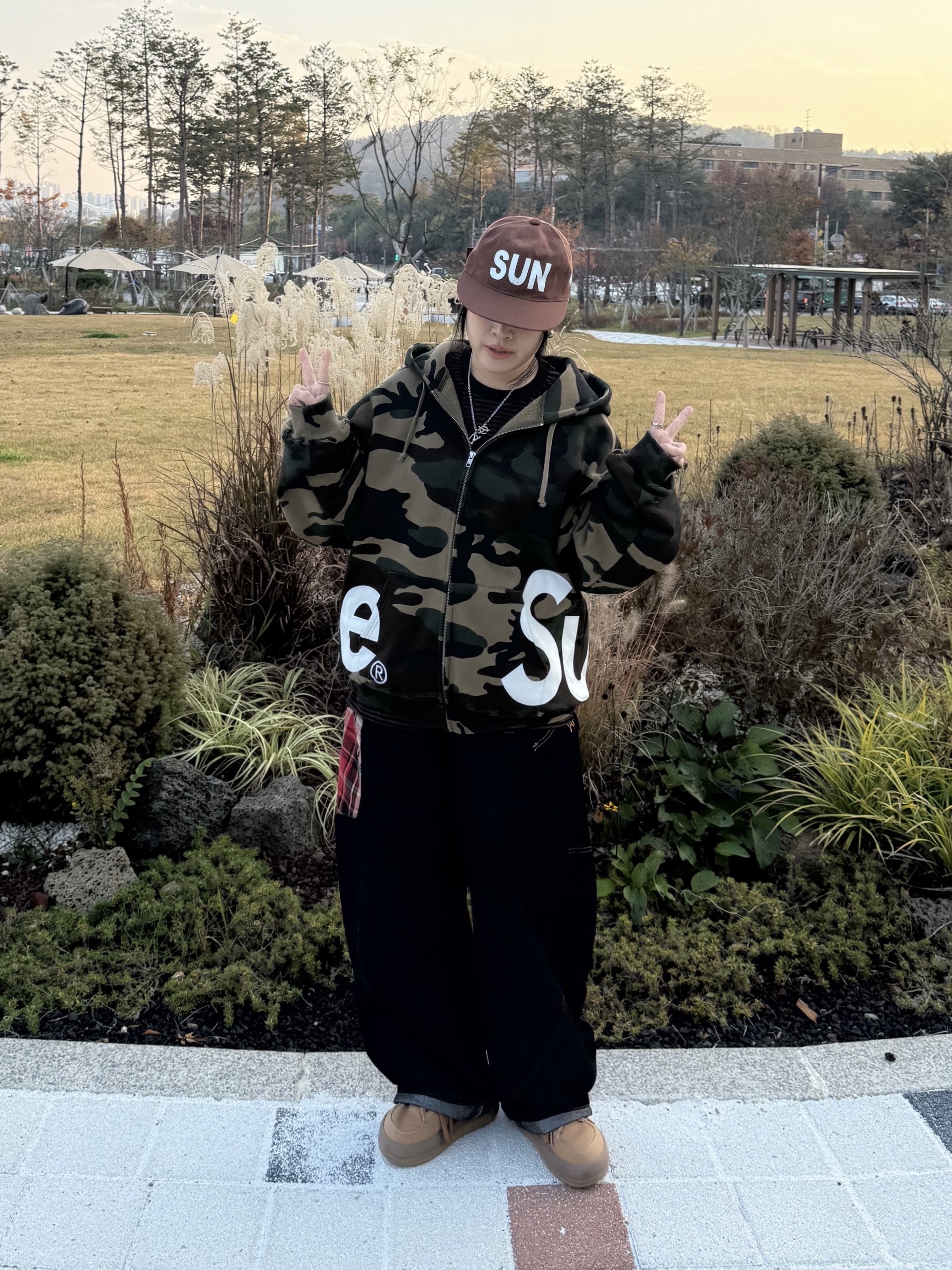 Supreme Big Logo Zip Up Hooded Sweatshirt Woodland Camo - 25SS 착용 스타일 - 2
