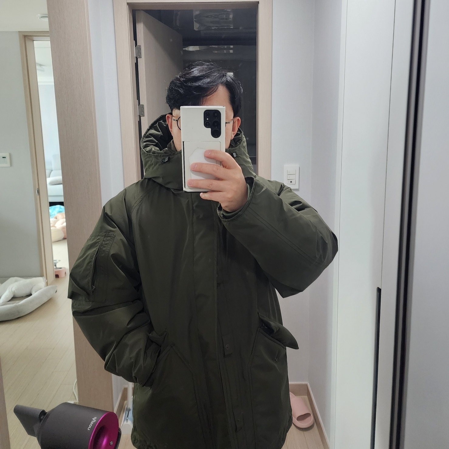 Nanamica Gore-Tex Down Coat Khaki Green 착용 스타일