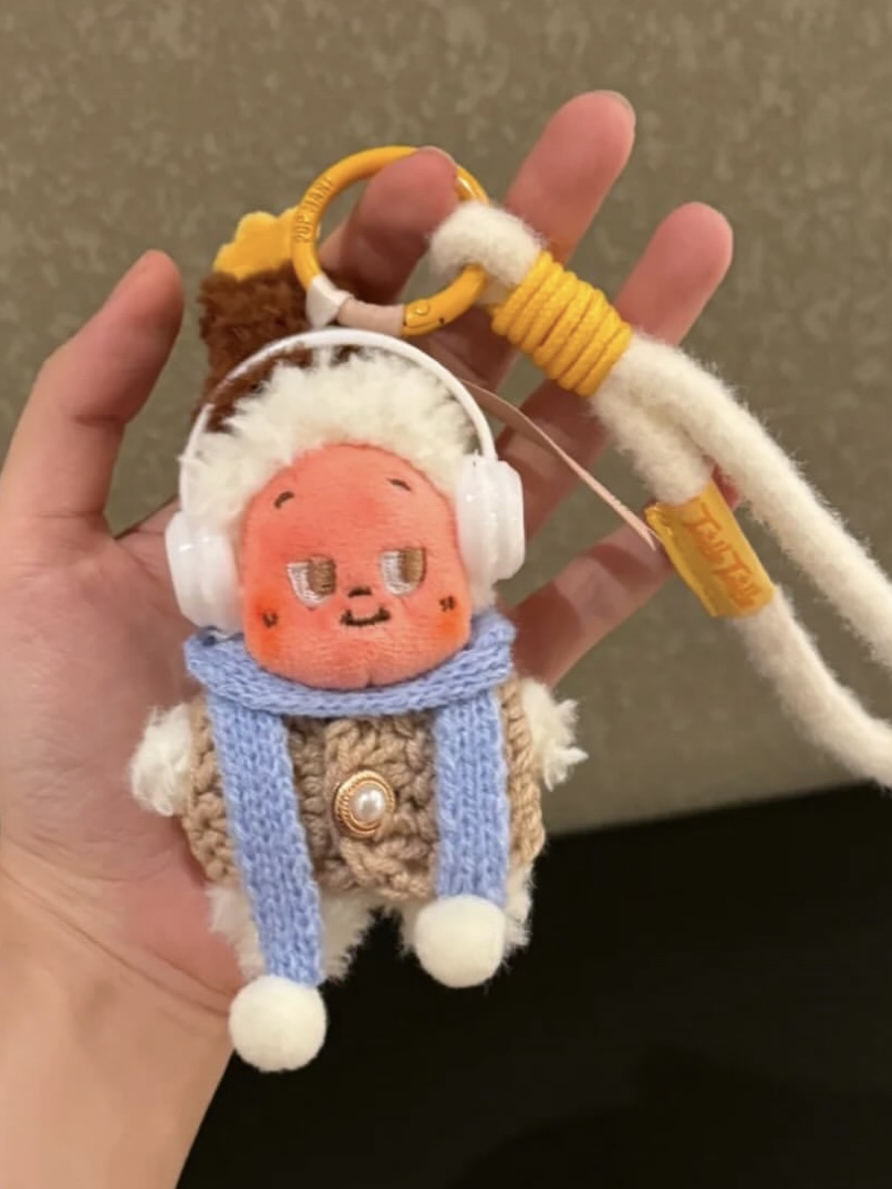 Pop Mart Twinkle Twinkle Savor the Moment Series-Fresh-Baked Mini Cookies Plush Pendant Sweet Cream (Opened Case) 착용 스타일