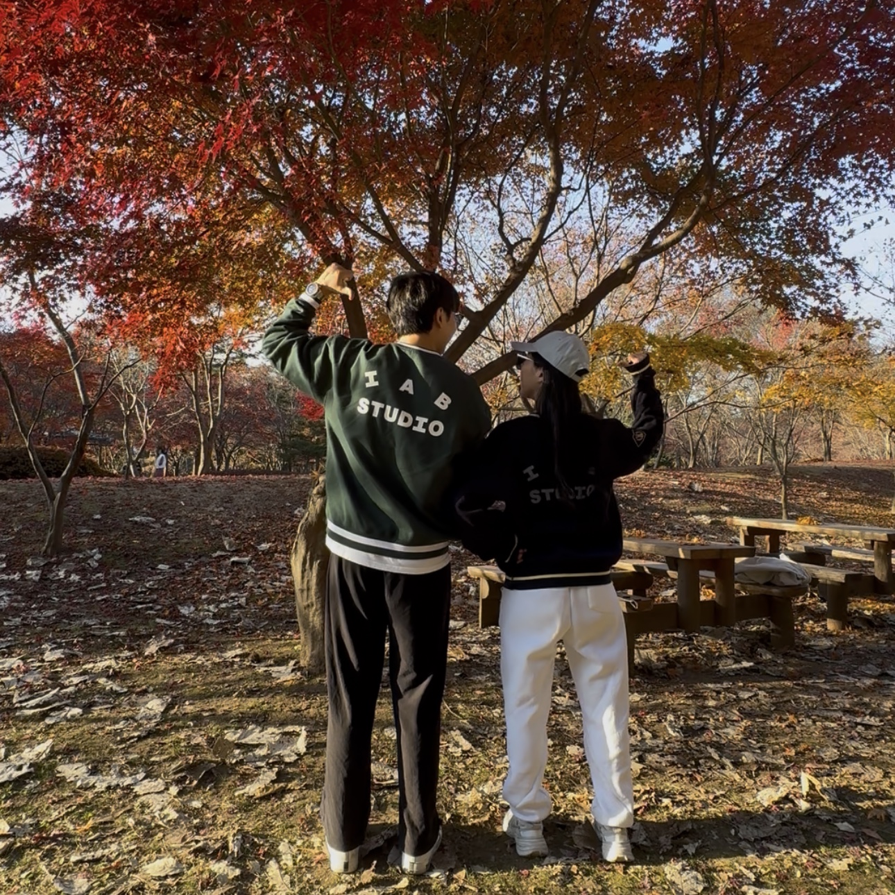 IAB Studio x Arcane Piltover Sweatshirt Navy Dove Blue, IAB Studio x Yonex Sweatshirt Green 착용 스타일