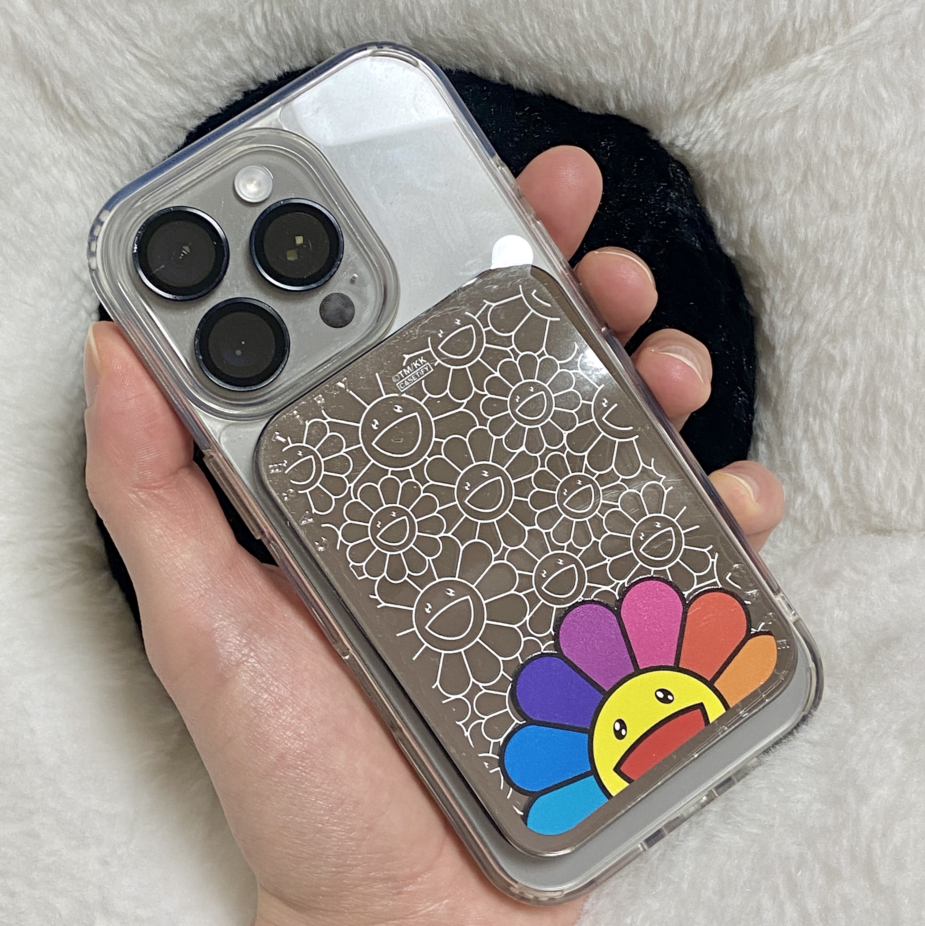 Casetify x Murakami Takashi Smile Rainbow Snappy Magsafe Mirror Cardholder Stand Silver 착용 스타일