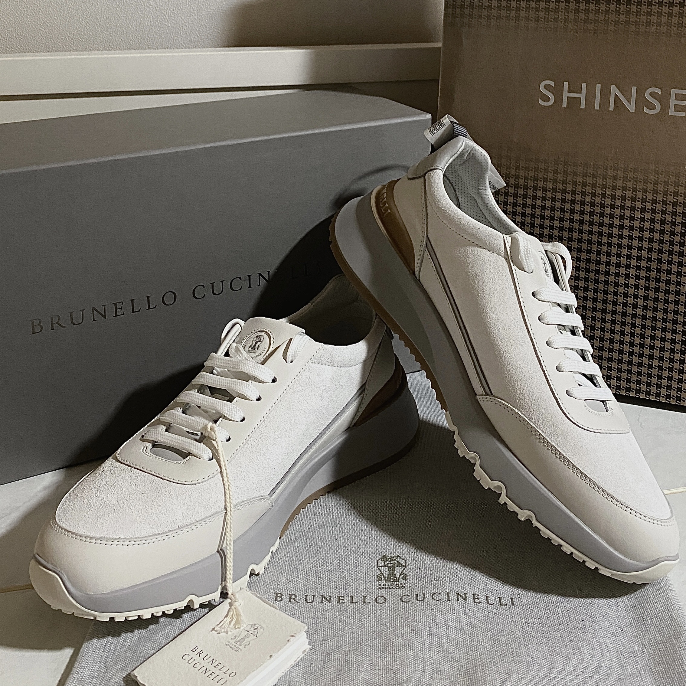 Brunello Cucinelli Suede Runners White 착용 스타일
