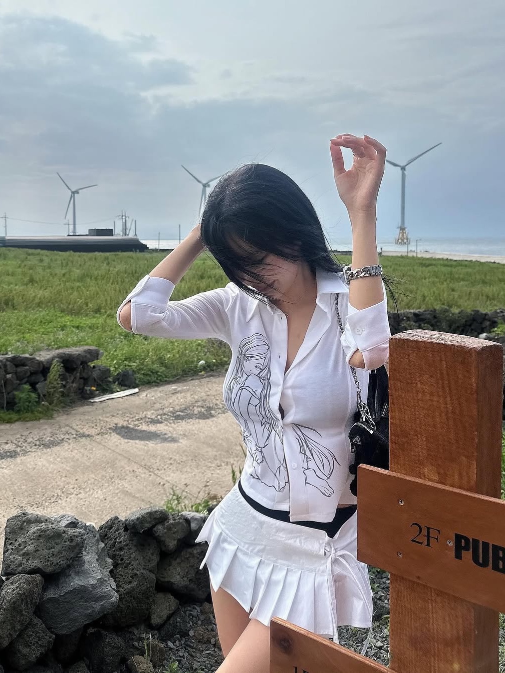 [KREAM 단독] Bonnae Women Three-quarter sleeve shirt White 착용 스타일