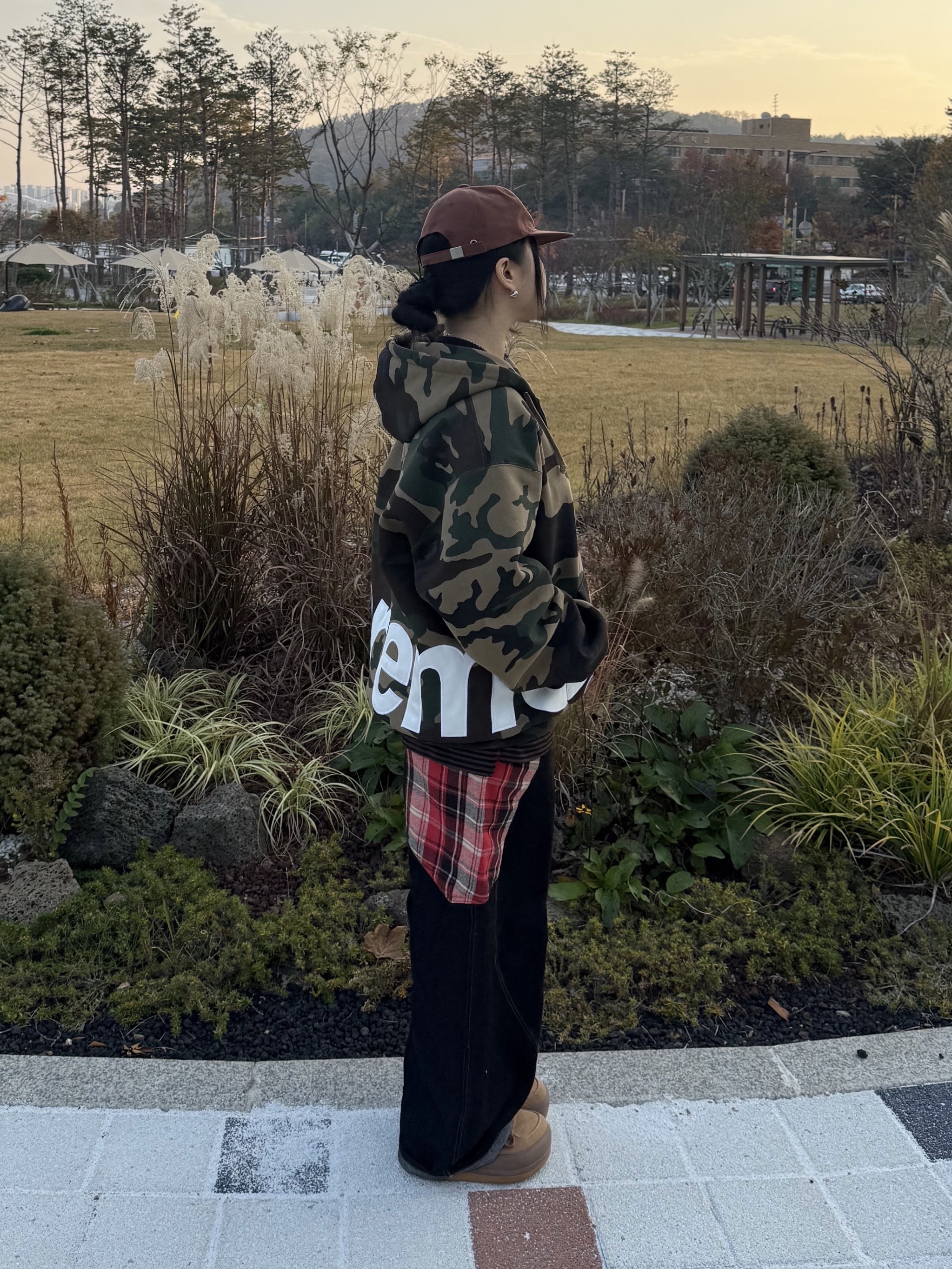 Supreme Big Logo Zip Up Hooded Sweatshirt Woodland Camo - 25SS 착용 스타일 - 1