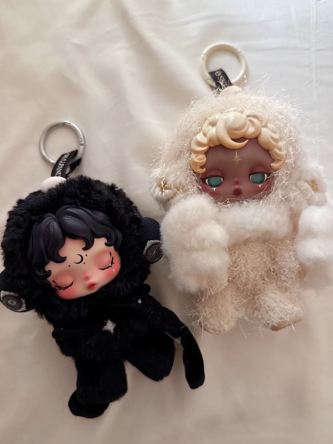 Pop Mart Skullpanda You Found Me ! Series Plush Doll Pendant Sandman (Opened Case), Pop Mart Skullpanda You Found Me ! Series Plush Doll Pendant Darkness (Opened Case) 착용 스타일