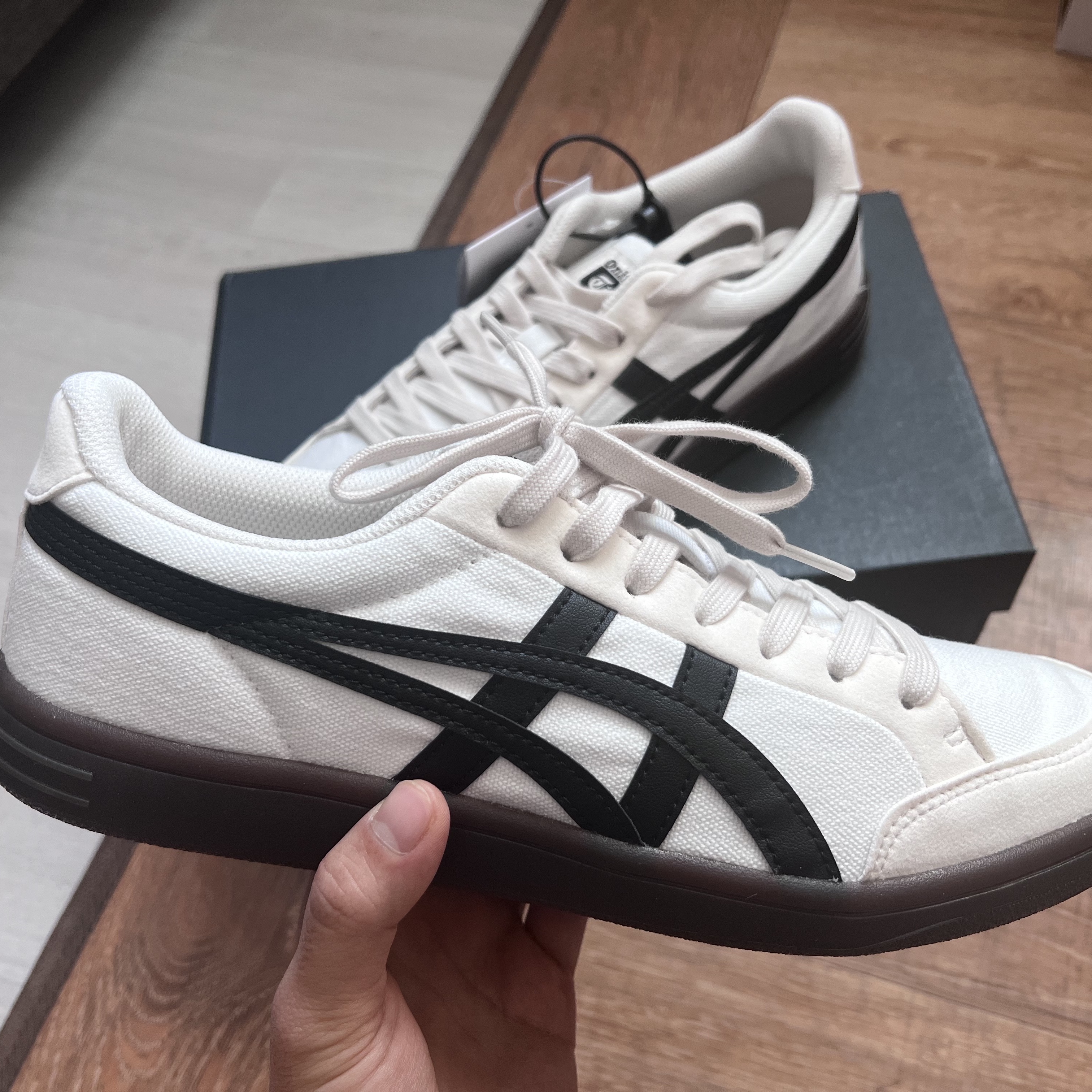 Onitsuka Tiger Advanti Cream White Black 착용 스타일