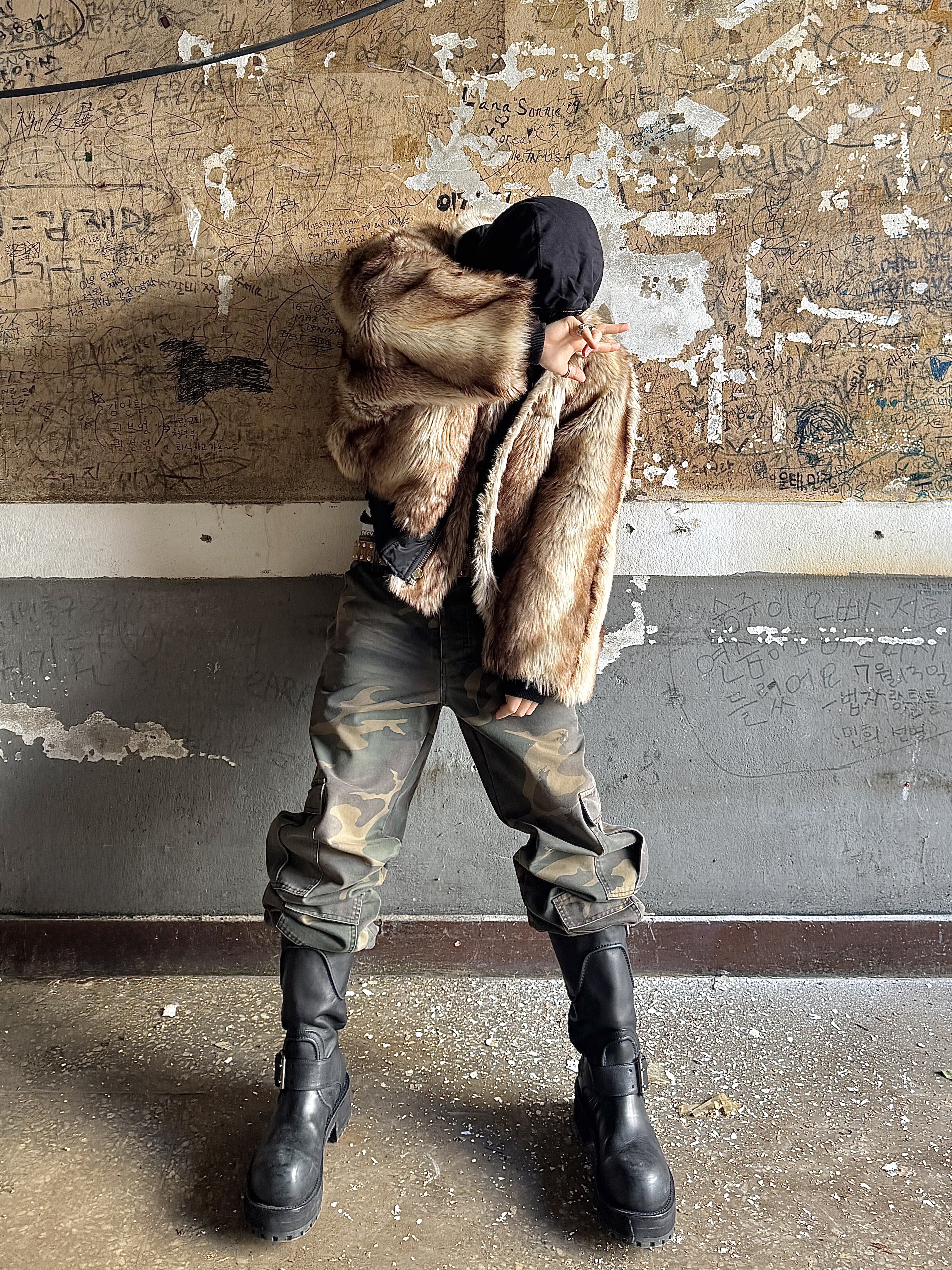 Protocol Index Exaggerated Shoulder Fur N2B Jacket Black, Balenciaga Venom Boot Black 착용 스타일 - 1