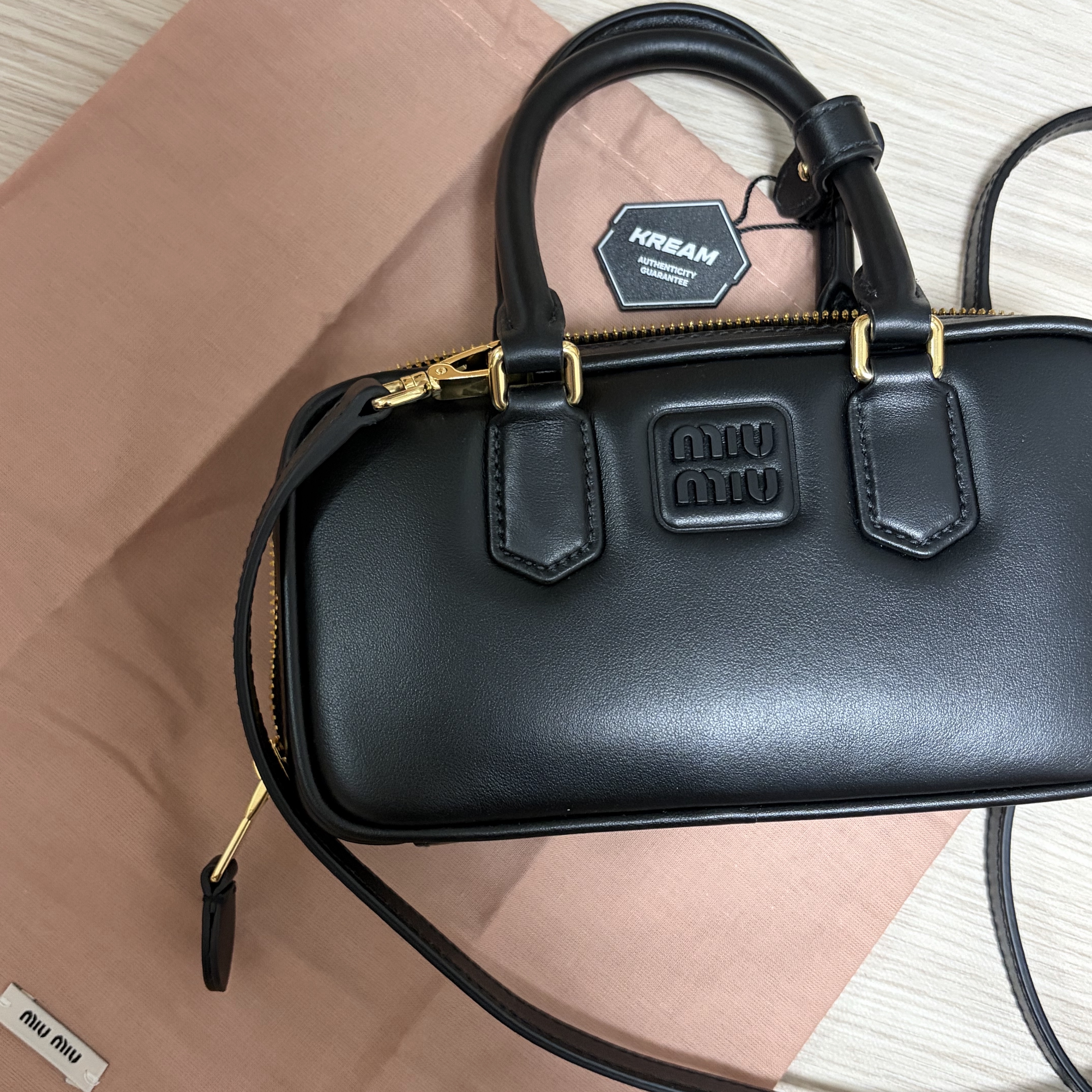Miu Miu Arcadie Leather Mini-Bag Black 착용 스타일