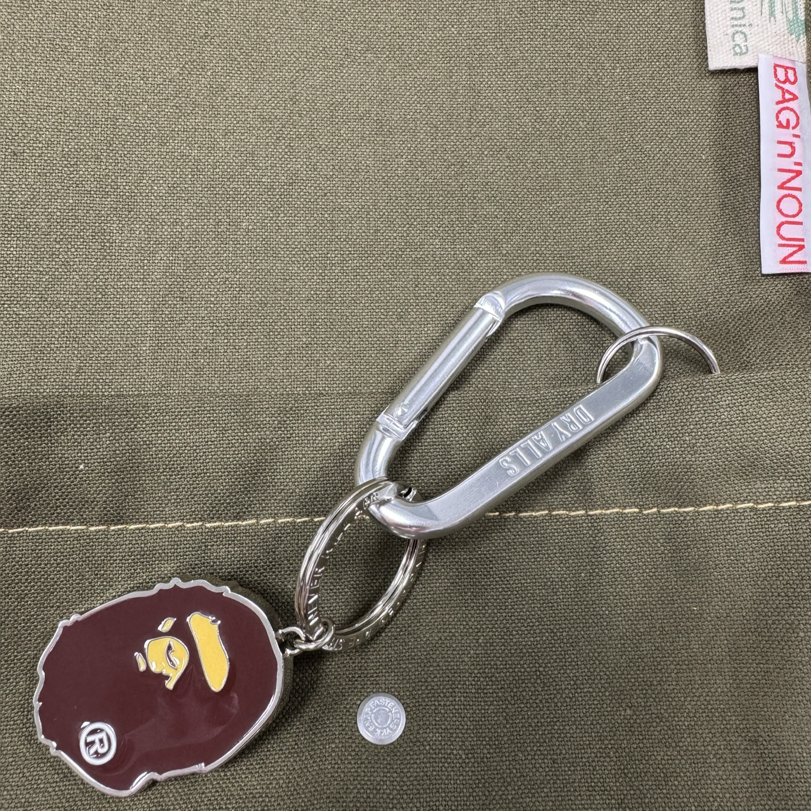 BAPE Ape Head Metal Keychain Brown 착용 스타일