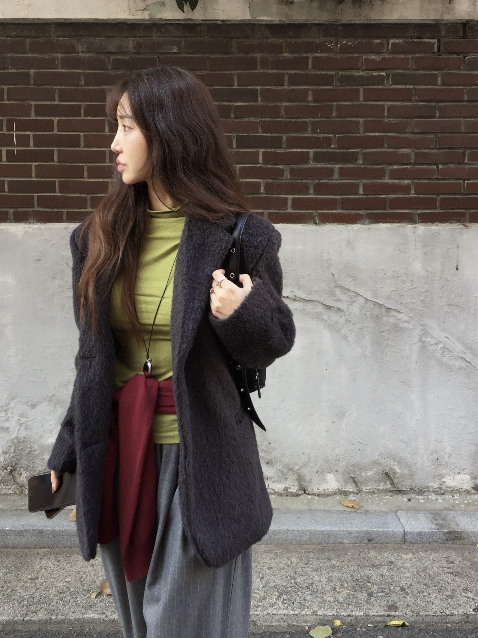 Matin Kim Madeleine Round Bag Black 착용 스타일 - 1