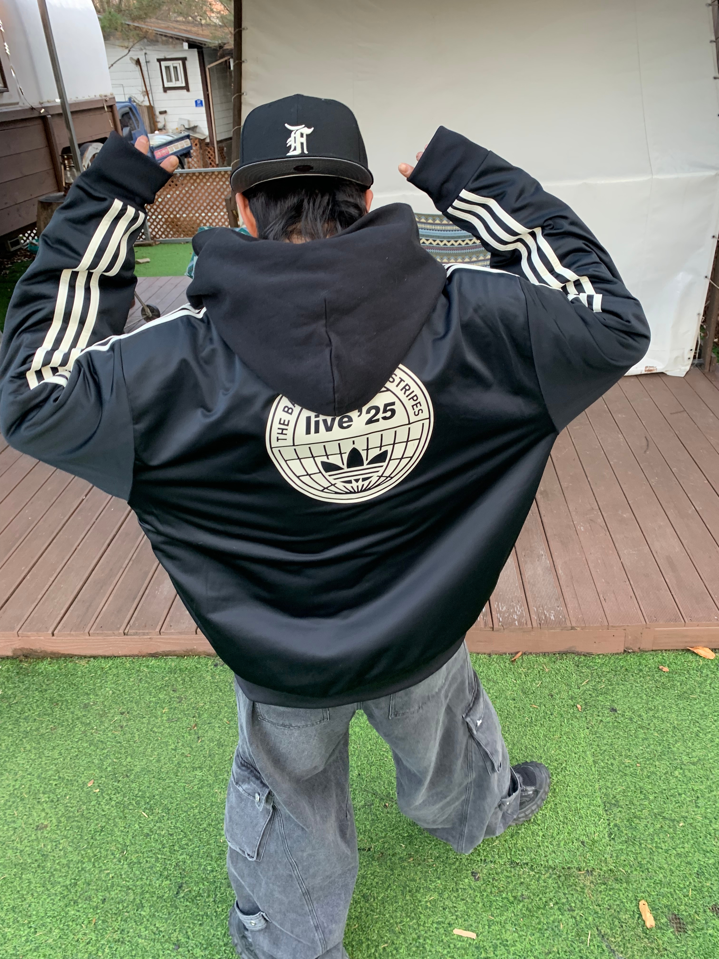 Adidas x Oasis Tour Firebird Track Top Black - KR Sizing, Balenciaga Defender Sneakers Black 착용 스타일 - 6