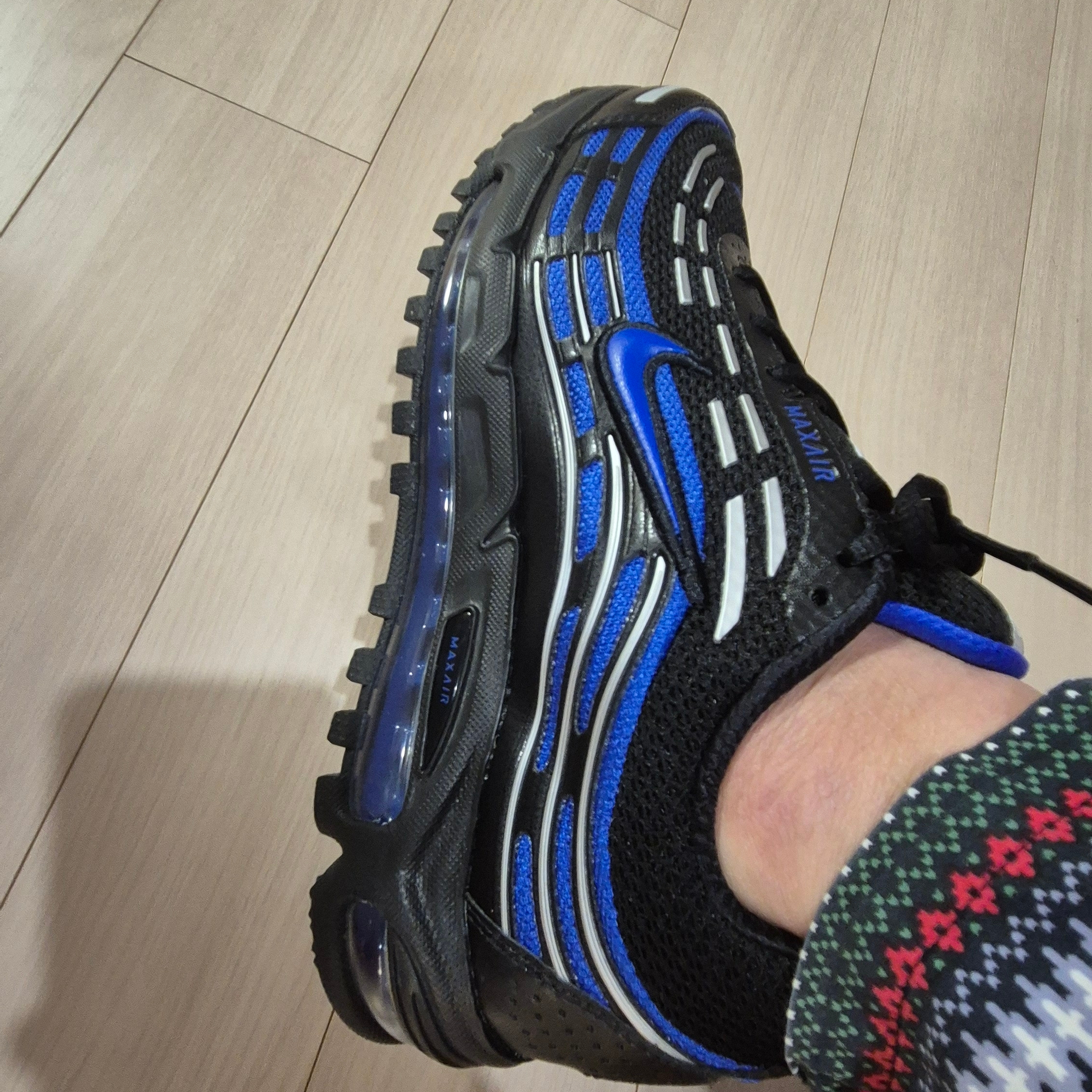 Nike Air Max TL 2.5 Black Metallic Silver 착용 스타일