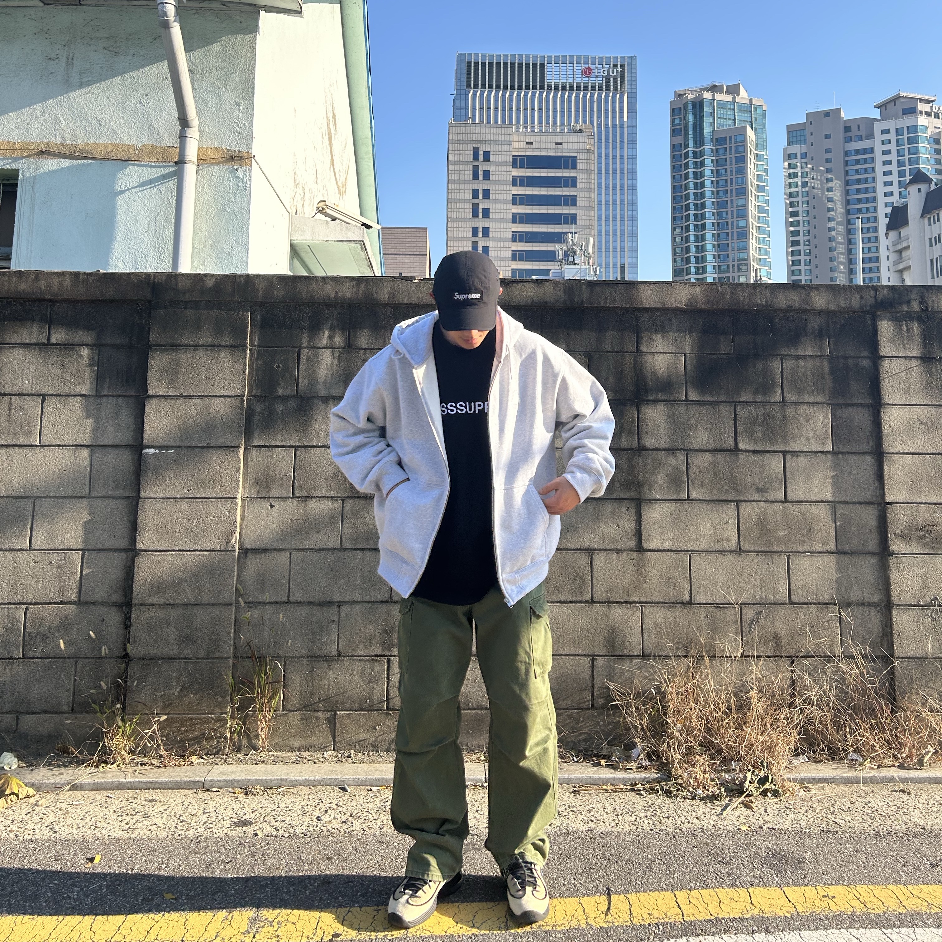 Palace Sofar Zip Hood Grey Marl - 24FW, Supreme Military Camp Cap Black - 25SS 착용 스타일 - 1