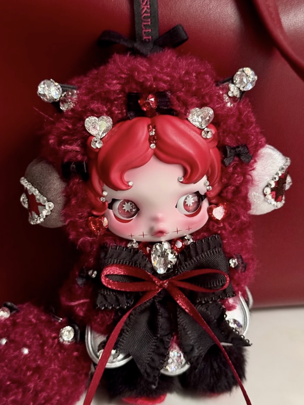 Pop Mart Skullpanda You Found Me ! Series Plush Doll Pendant Chomp (Opened Case) 착용 스타일