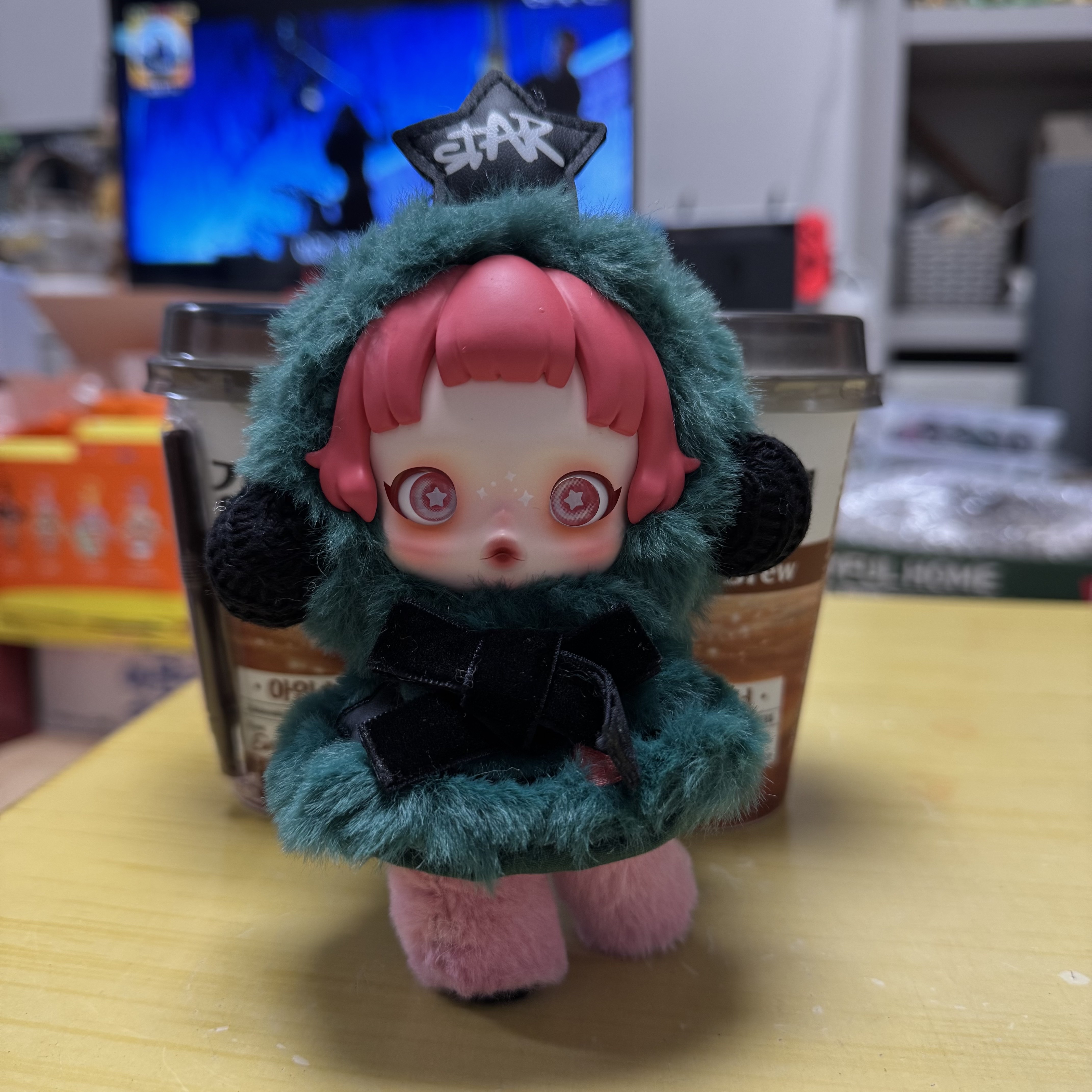 Pop Mart Skullpanda Winter Symphony Series Keyring Partita (Opened Case) 착용 스타일